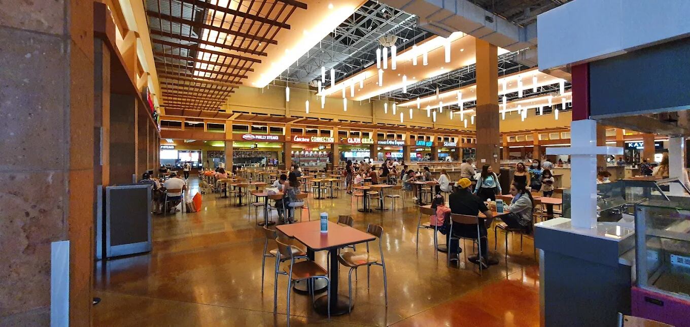 El patio de comidas puede albergar hasta 850 personas