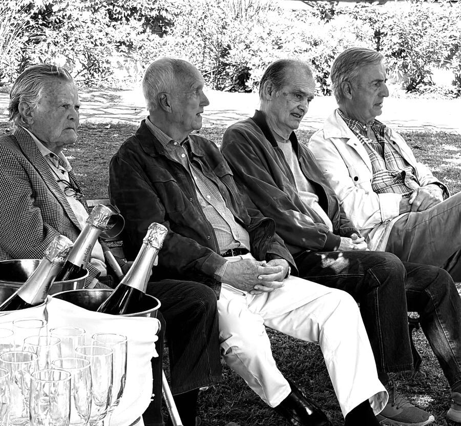 Juan José Alberdi rodeado por amigos en Hurlingham: Iván Mihanovich, Esteban Llavallol y su primo Guillermo Díaz Alberdi