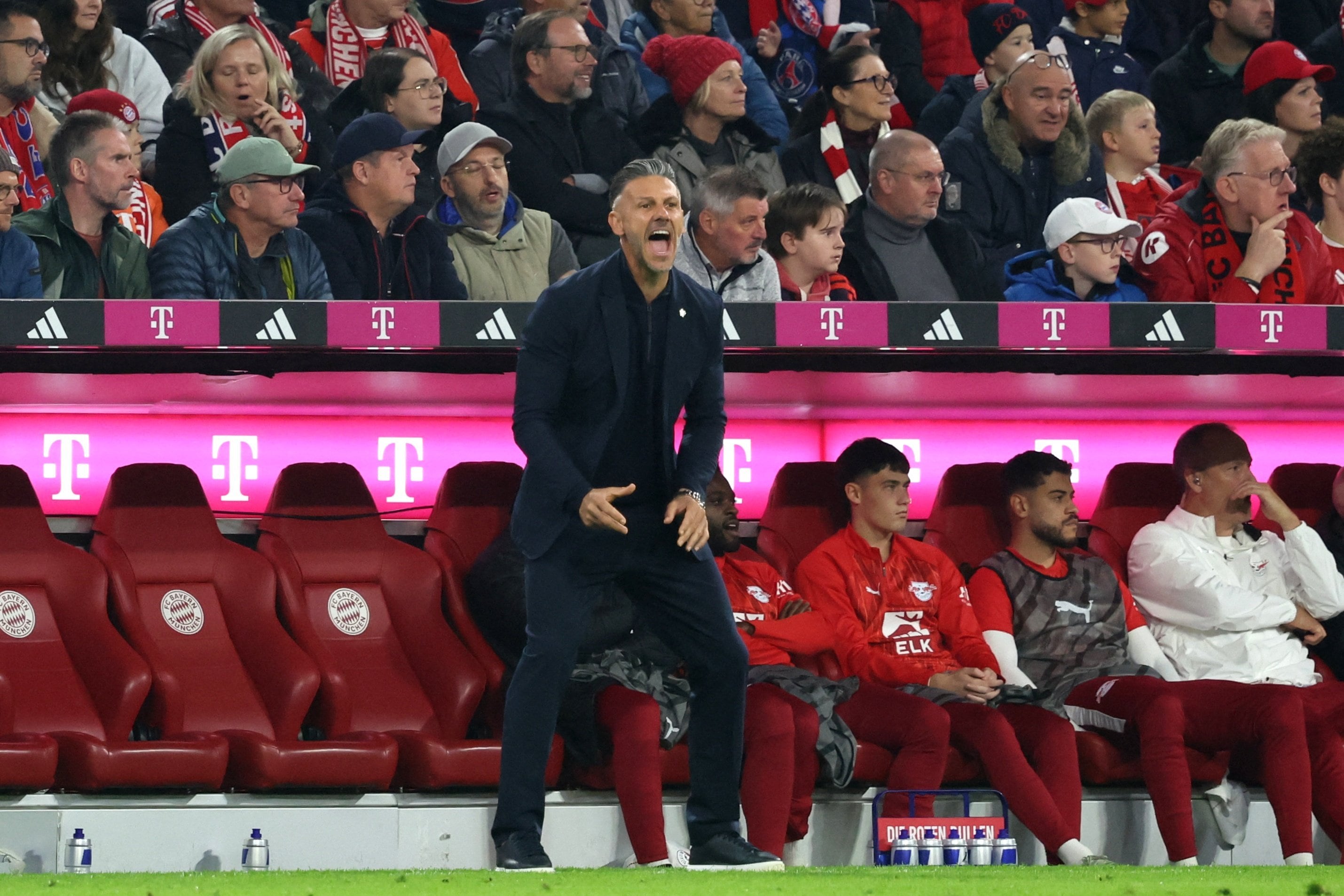 Demichelis pasó del “venimos a ganar” a Bayern Munich a pedir disculpas por la goleada 6-1 6 Demichelis, a los gritos durante la debacle de Leipzig contra Bayern Munich