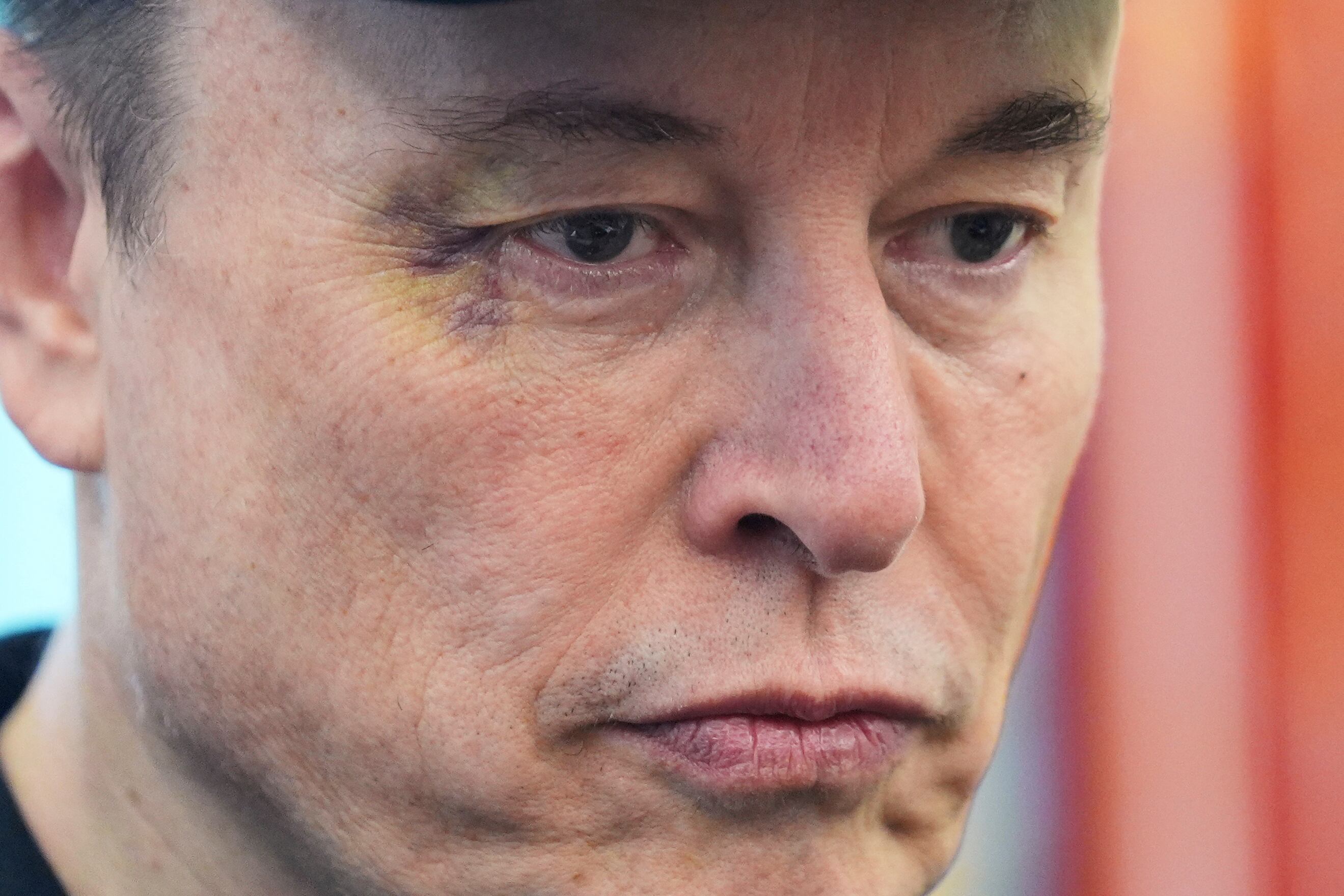 Las acciones de Tesla se desplomaron un 6% tras el cruce con Trump, con fuertes caídas también en ventas internacionales