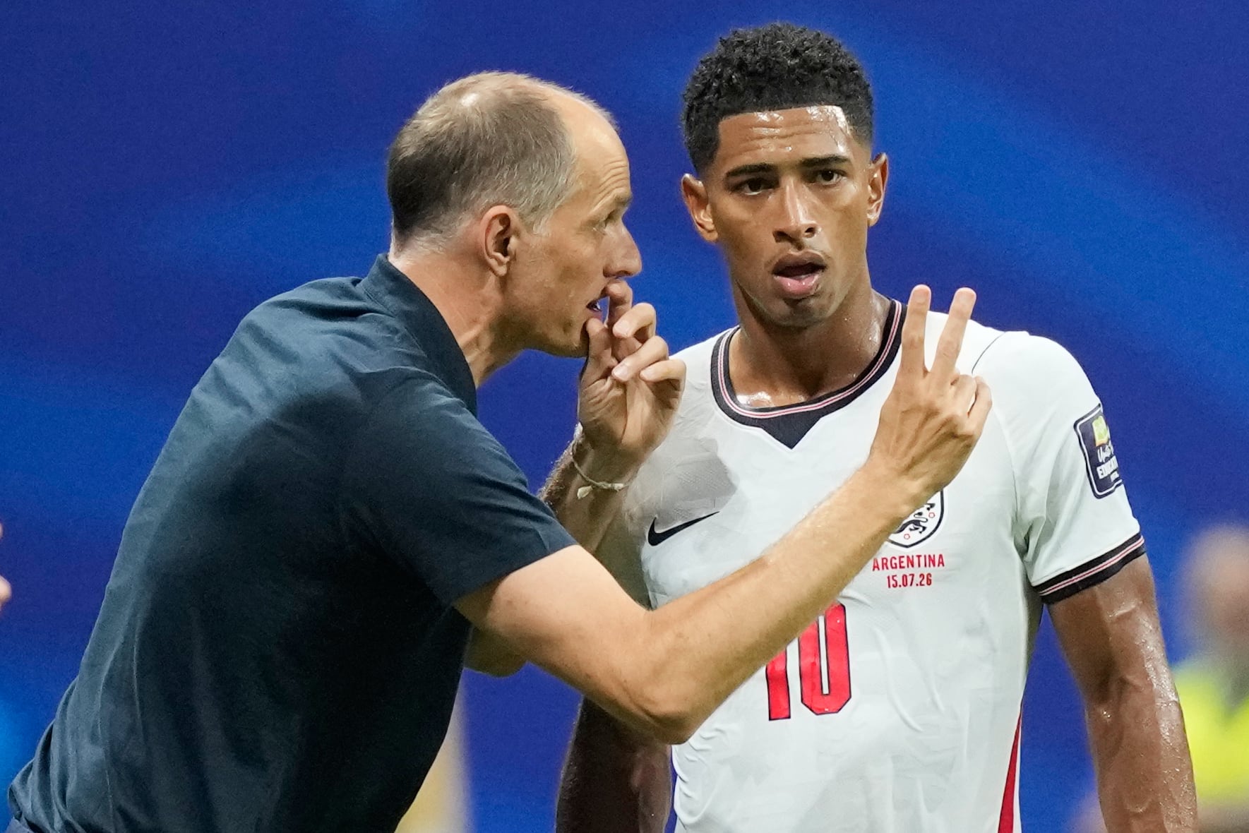 Tuchel le da indicaciones a Jude Bellingham durante la semifinal ante la Argentina
