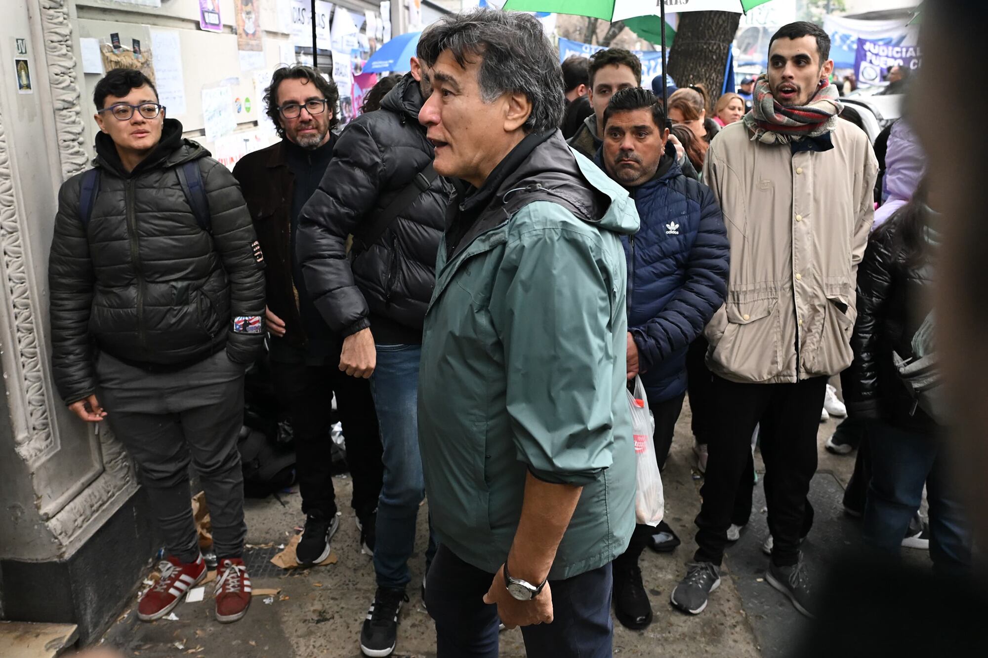 Guardia en la casa de Cristina Kirchner en San José y Humberto Primo. La llegada de Carlos Zannini