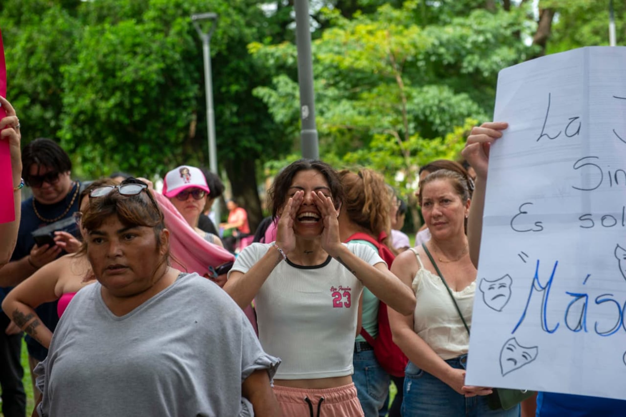 Personas a la espera de la sentencia en el juicio por el caso Cecilia Strzyzowski