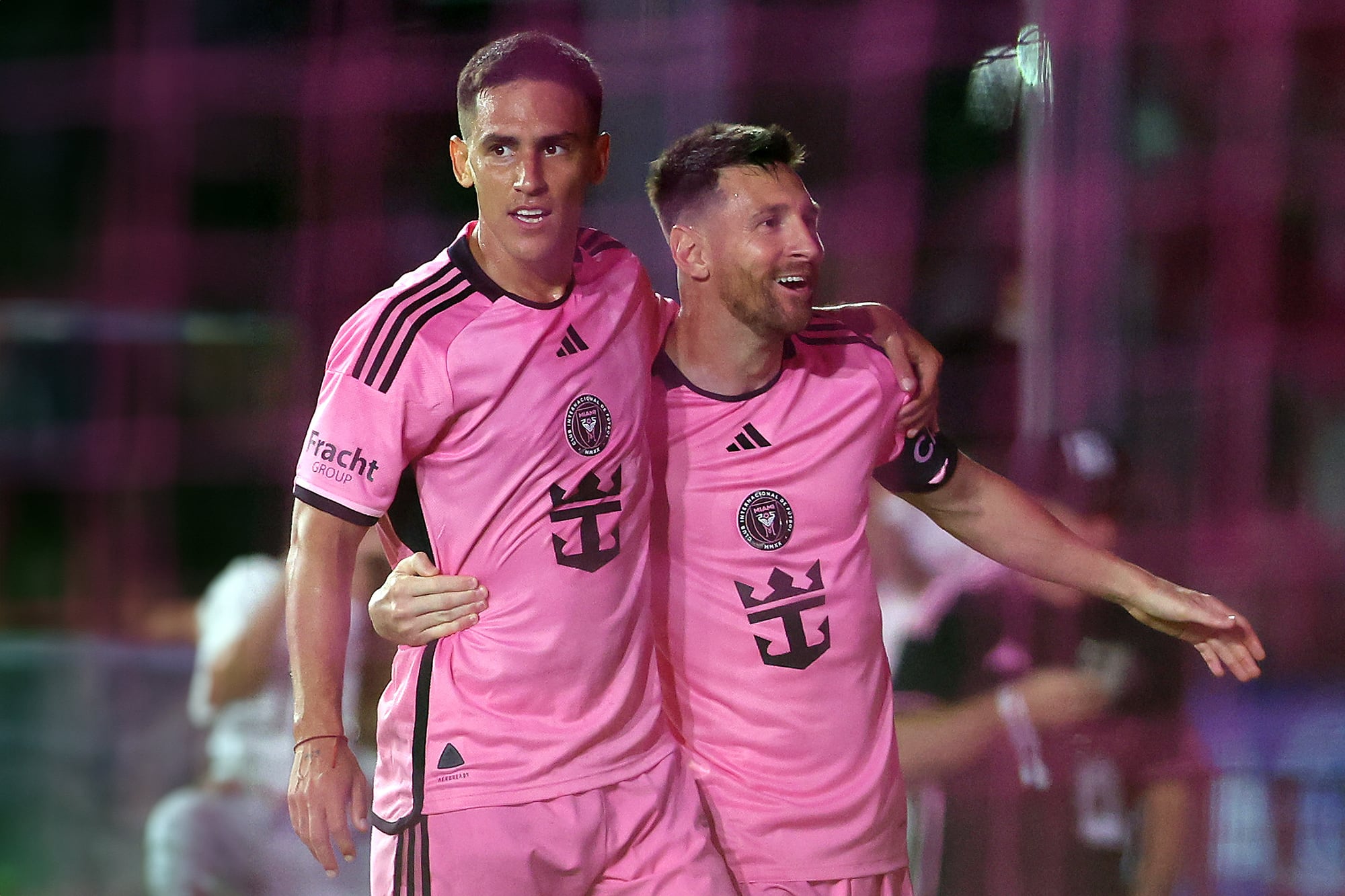 Matías Rojas junto a Lionel Messi durante su paso por Inter Miami; el paraguayo sería refuerzo de River