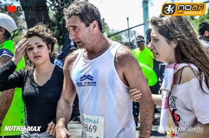 “Pasar de ser el papá que resolvía todo a que mis hijas me organicen los remedios y me lleven al médico fue un golpe durísimo a mi orgullo, pero también la lección más hermosa de amor
