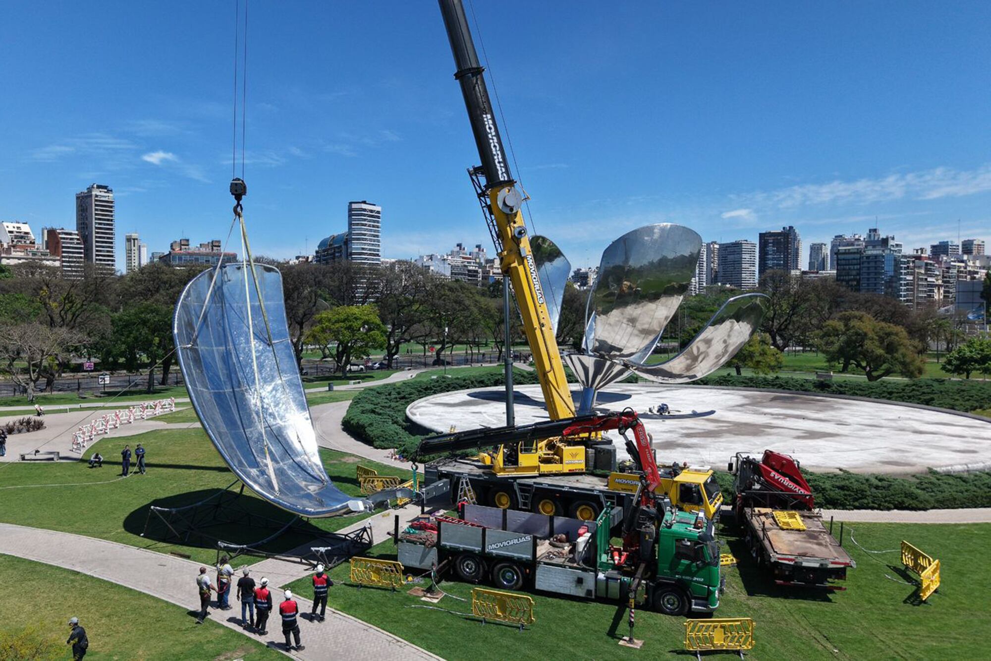 Los trabajos para restituir el pétalo a su flor