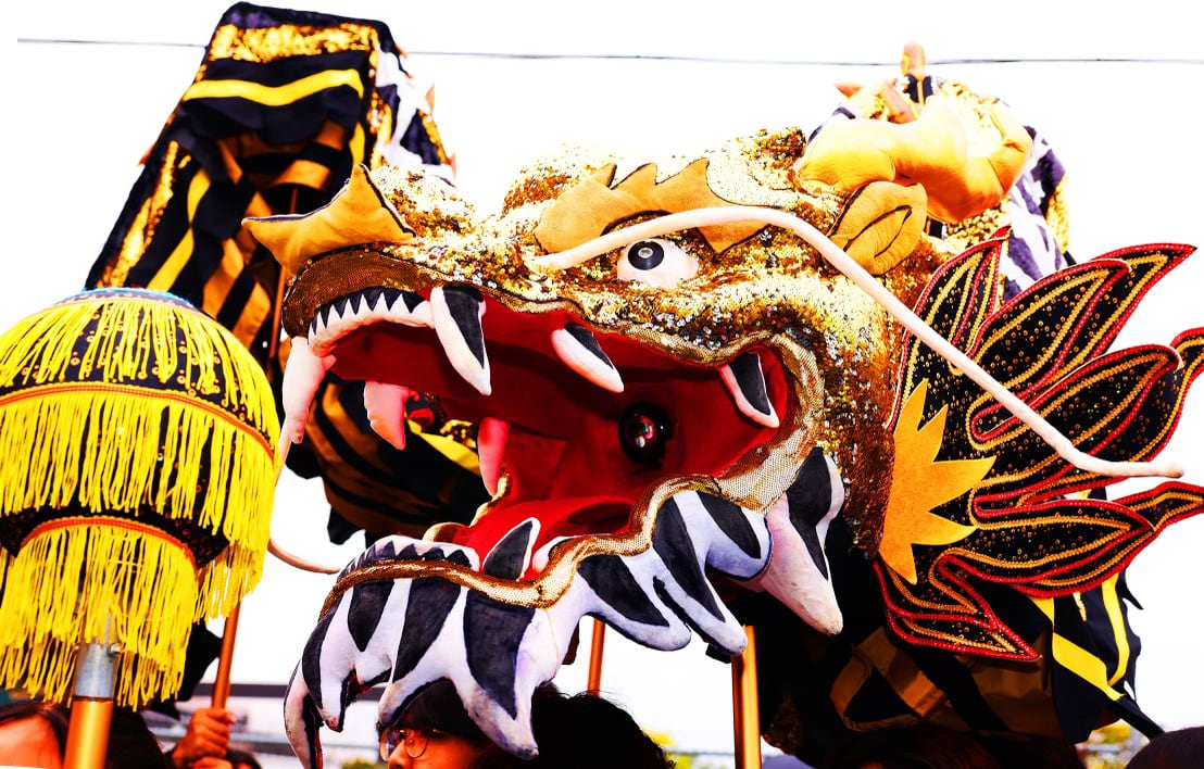 Los dragones en los desfiles chinos simbolizan buena suerte, prosperidad y protección (Web/Better Chinatown)