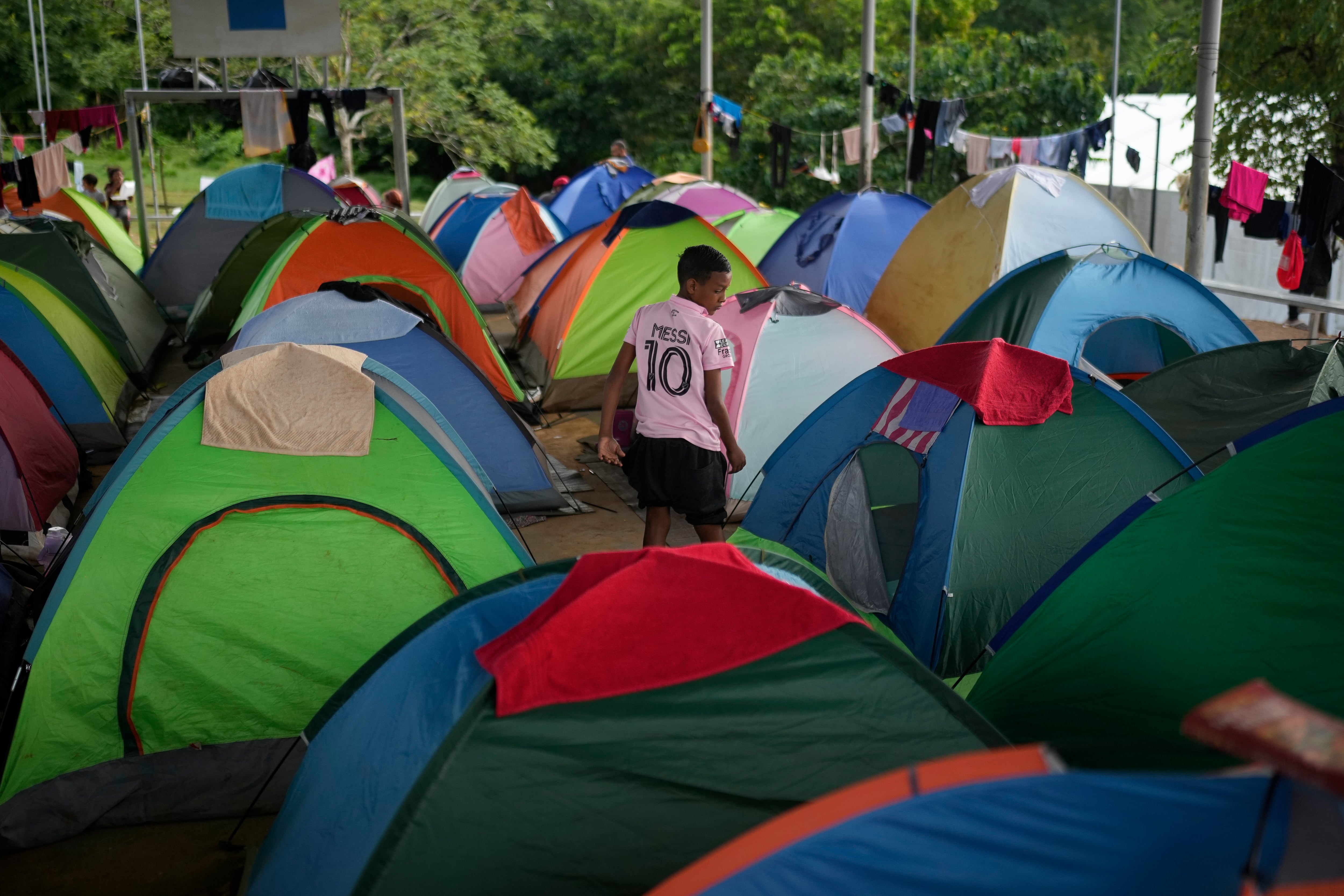 Los migrantes denunciaron hacinamiento, falta de higiene y comida en mal estado en los refugios donde fueron reubicados
