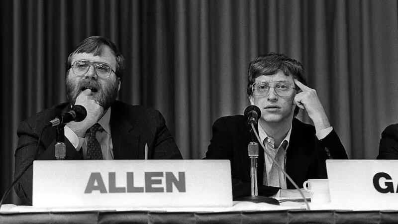 Gates y Allen se conocieron de niños en un colegio privado de Seattle, donde descubrieron que compartían el amor por los ordenadores