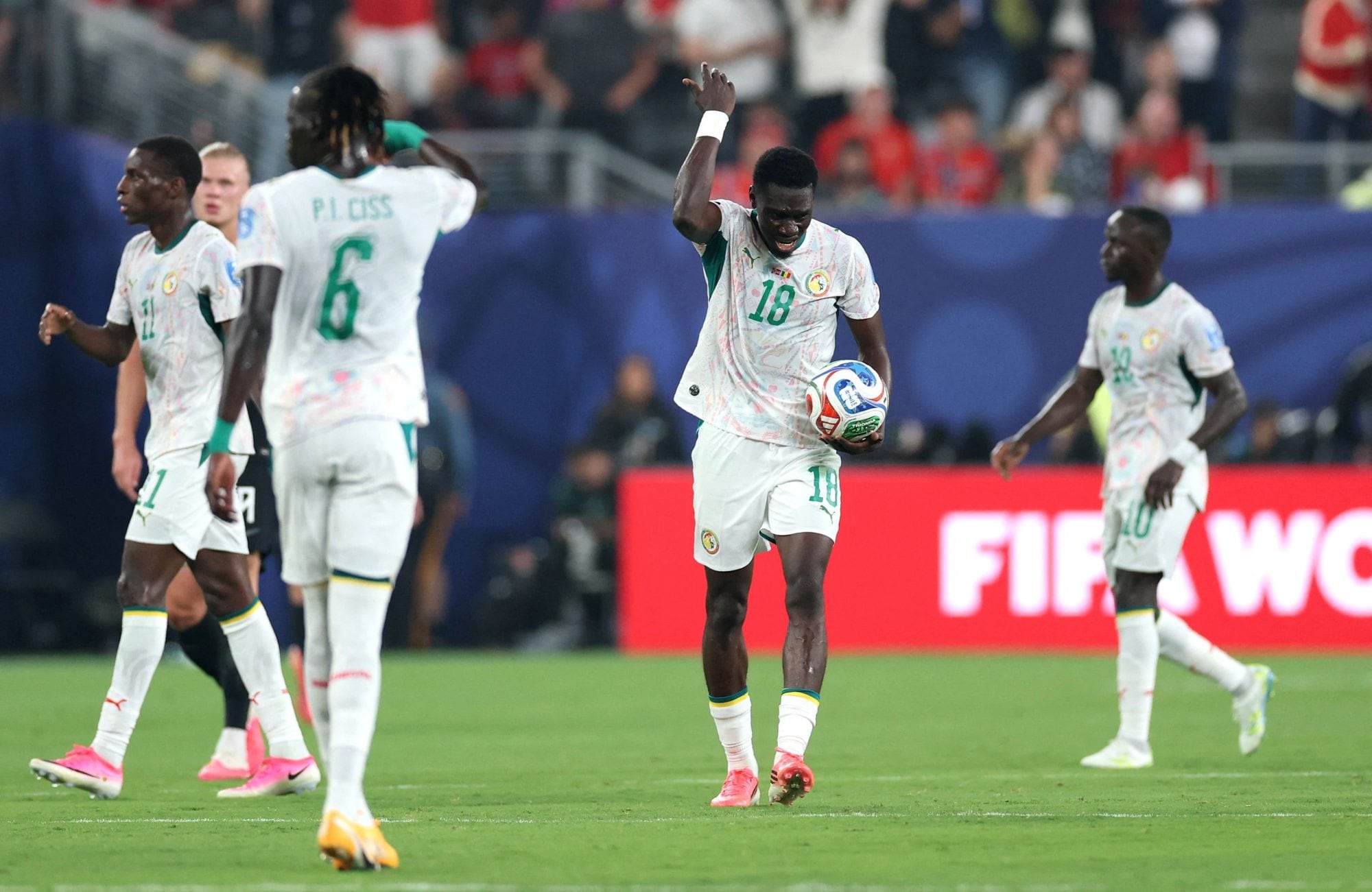 Festejo de gol de Ismalia Sarr.