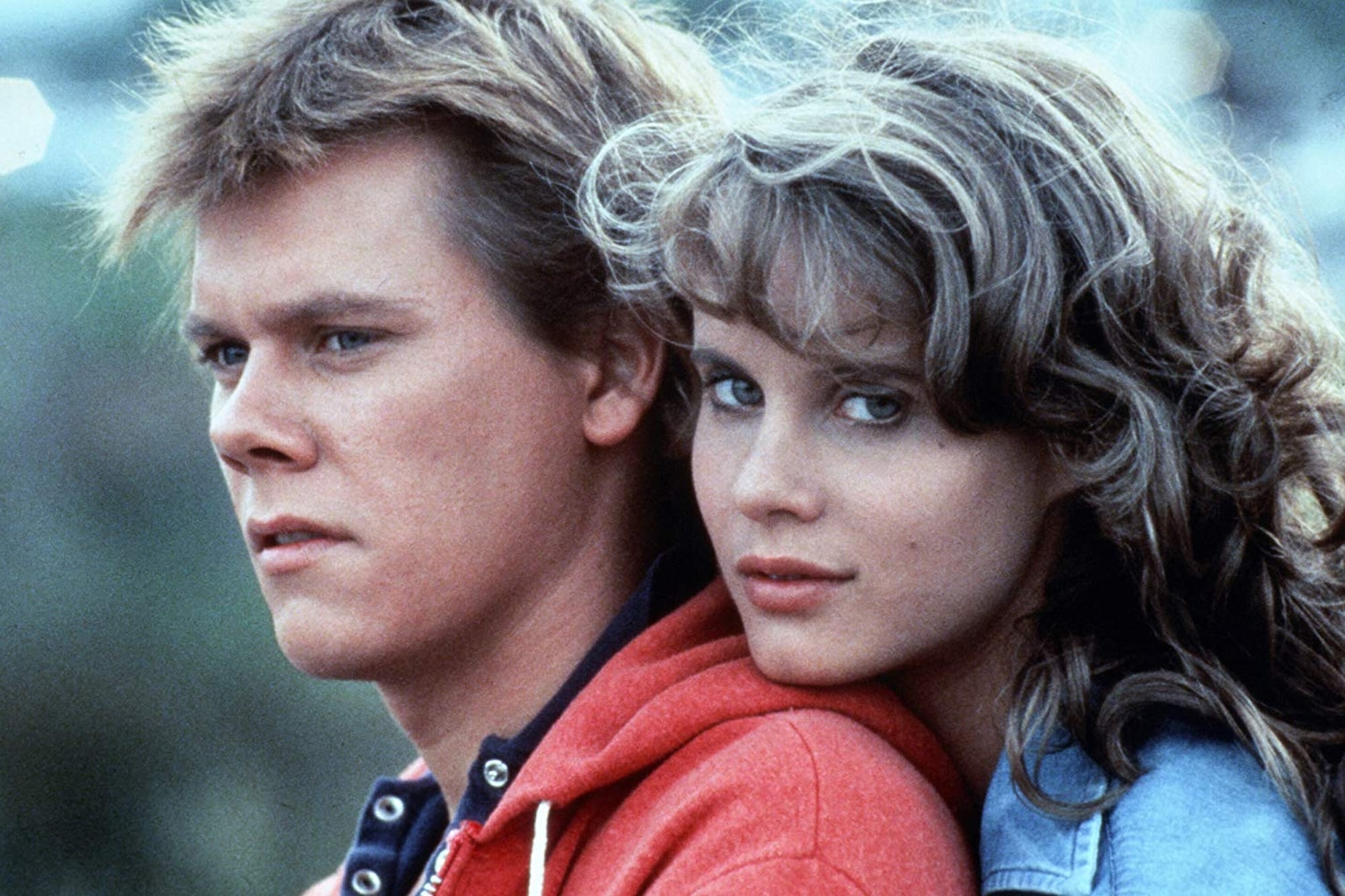 Kevin Bacon y Lori Singer, protagonistas de Footloose