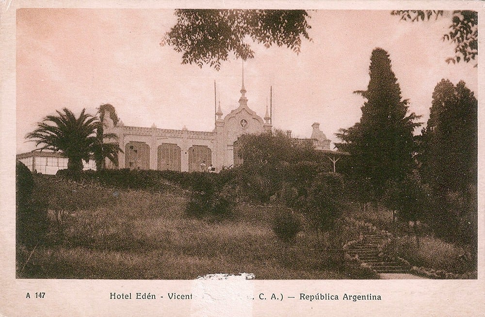 Hotel Edén, sobre la barranca del río