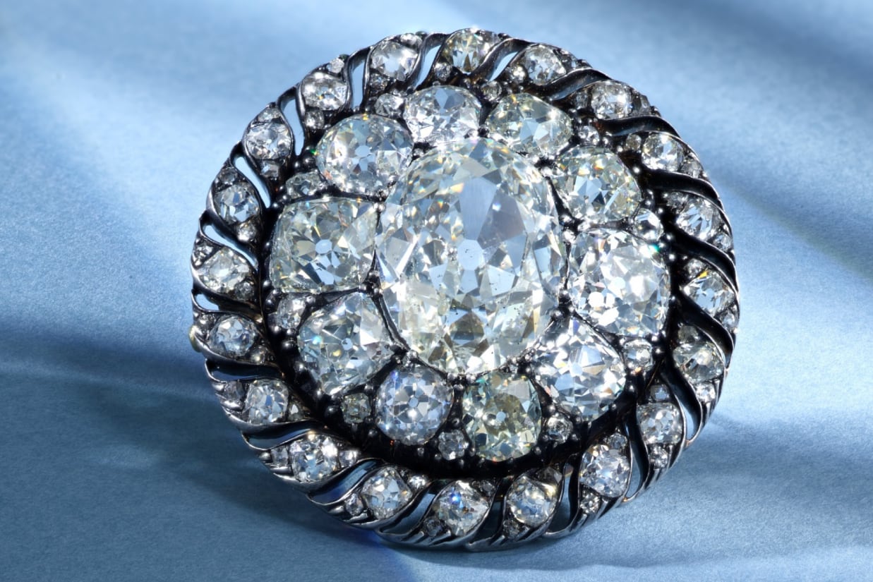 El broche de diamantes que Napoleón perdió en su huida de la batalla de Waterloo hace 210 años sale a remate