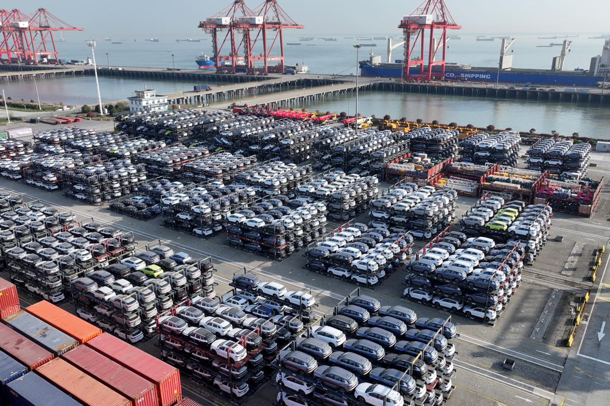 El entusiasmo de las automotrices chinas en Europa contrasta con sus problemas en casa