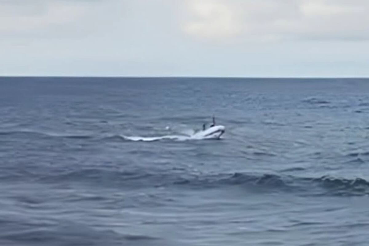 Un hombre es intensamente buscado desde la tarde de este martes en Santa Teresita, Partido de la Costa, tras ingresar al agua y ser arrastrado mar adentro