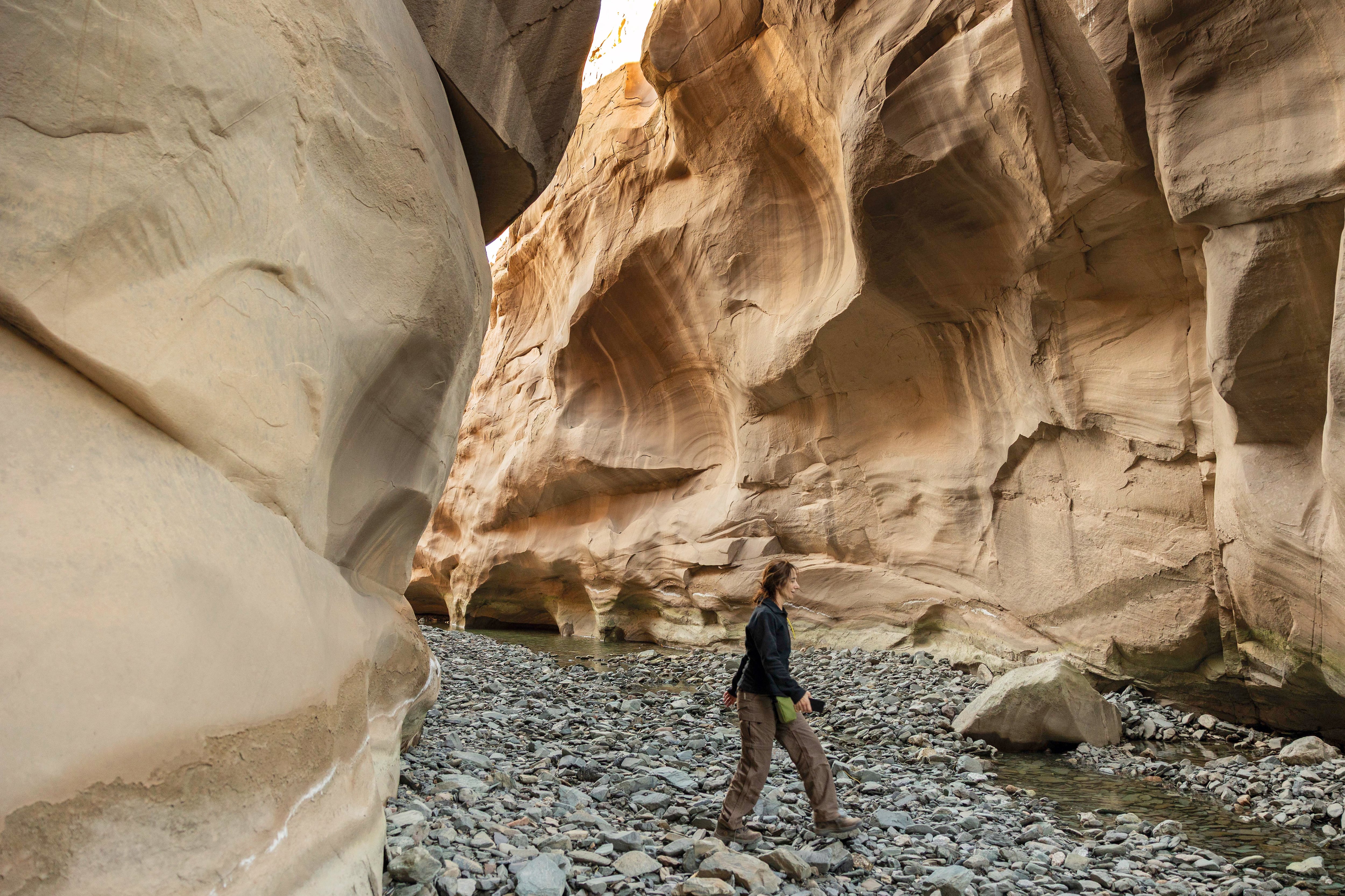 El cañadón del río Jachal queda casi seco durante el invierno. Al promediar la primavera las compuertas del dique se abren y le devuelven su caudal.