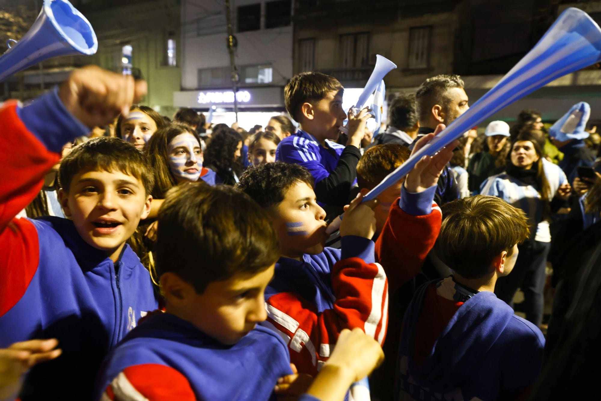 Villa Urquiza se llenó de vuvuzelas