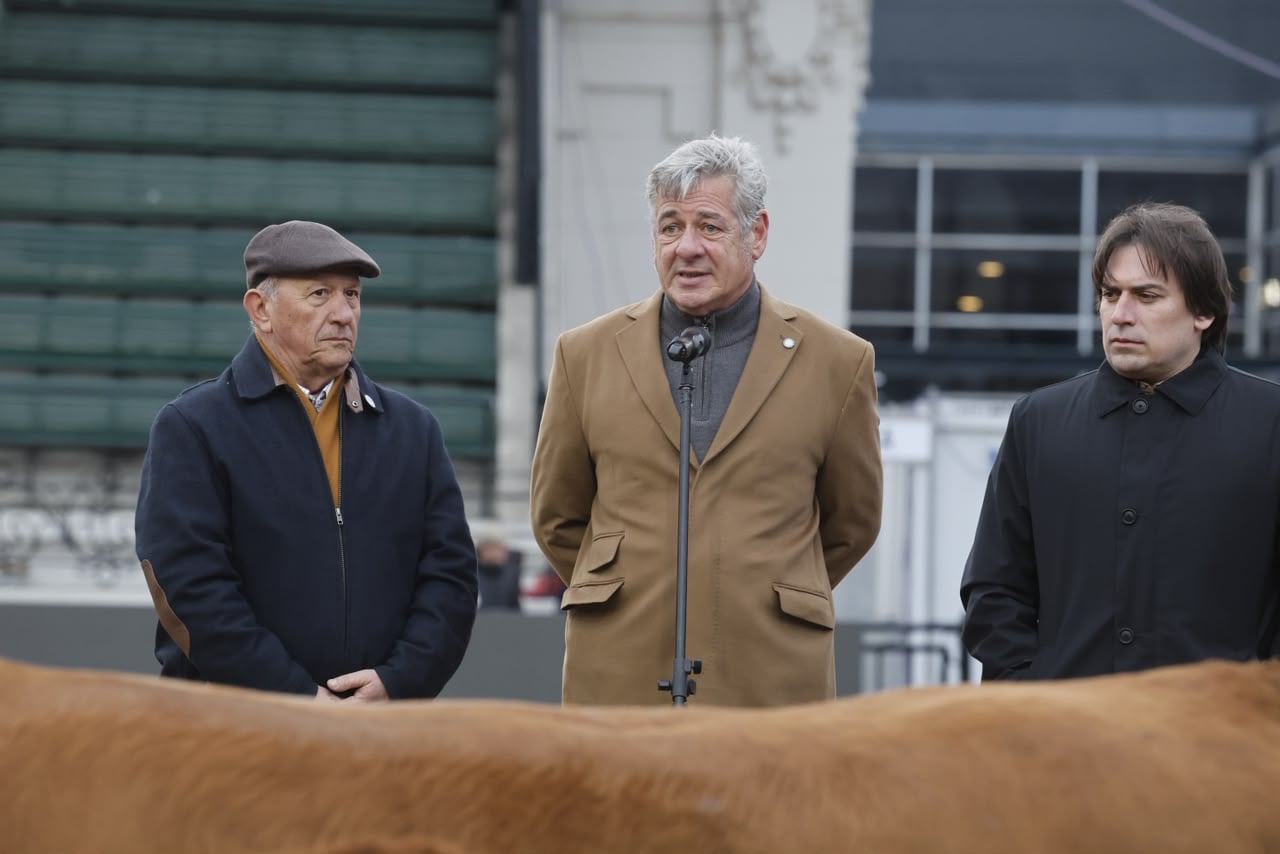 Pino agradeció la presencia de Carlos Castagnani, presidente de Confederaciones Rurales Argentinas (CRA), y de Lucas Magnano, titular de Coninagro, con quienes integra la Mesa de Enlace