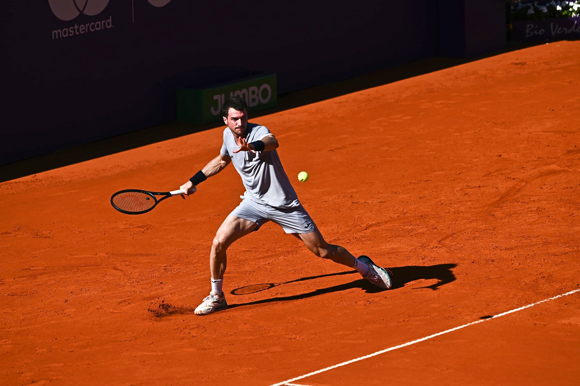 Pedro Martínez llegó descansado tras no jugar el cuarto de final contra el lesionado Lorenzo Musetti, pero se quedó corto frente a Cerúndolo en la segunda semifinal.