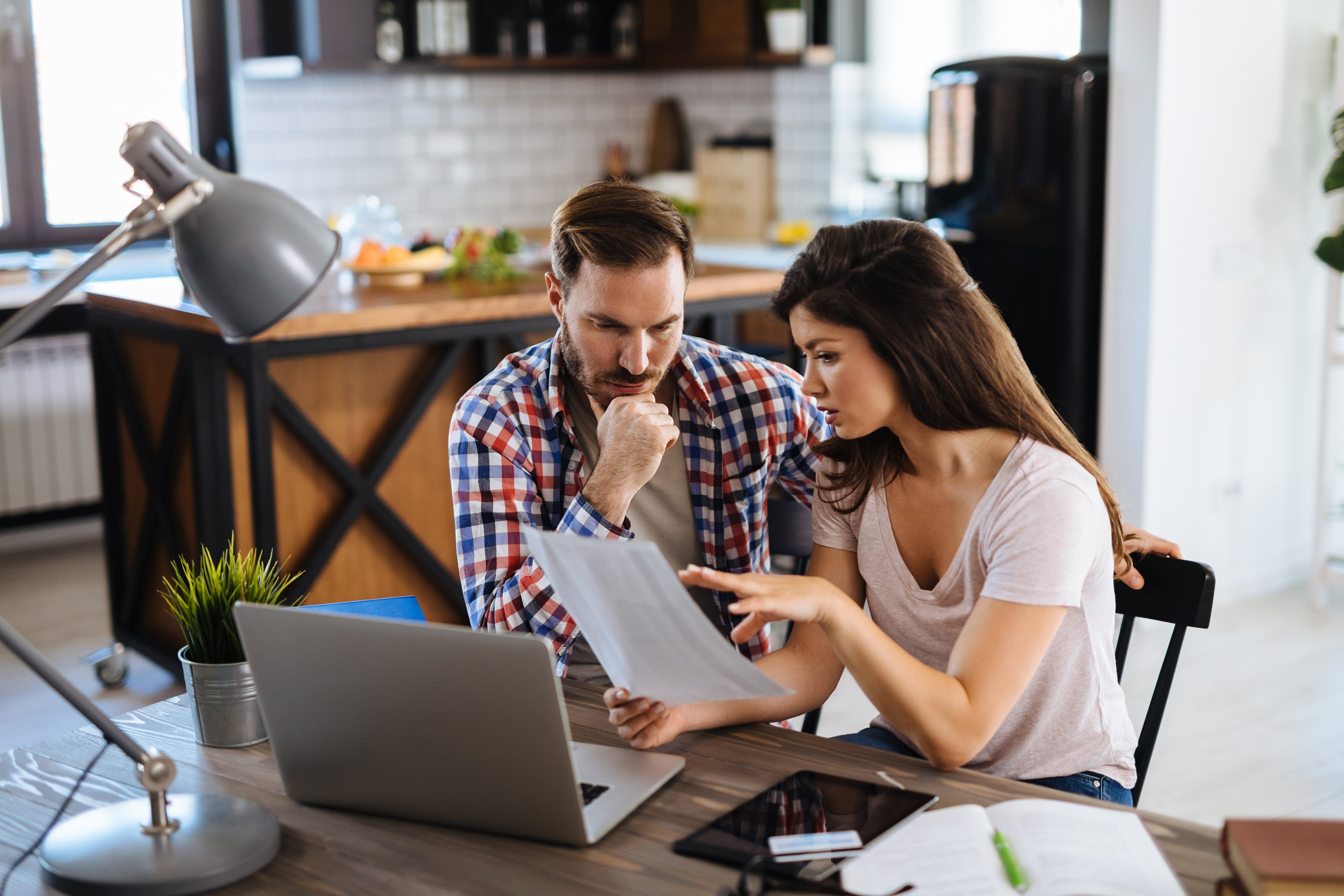 Las parejas más jóvenes tienden a preferir cierta separación financiera