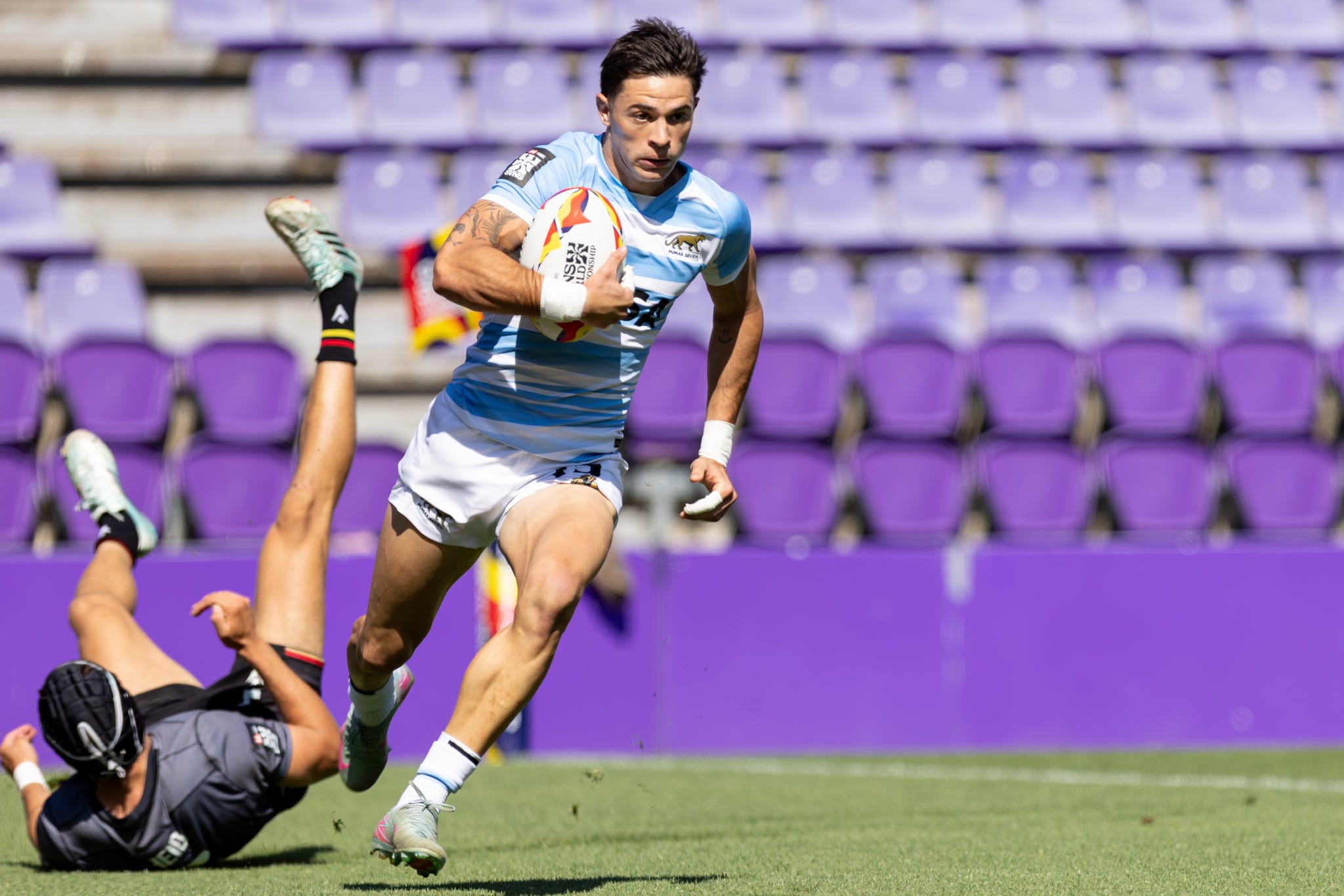 Los Pumas 7s vencieron a Nueva Zelanda y pasaron con puntaje ideal a cuartos de final en Valladolid