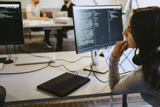 Del asombro a la política: la inteligencia artificial sube al estrado