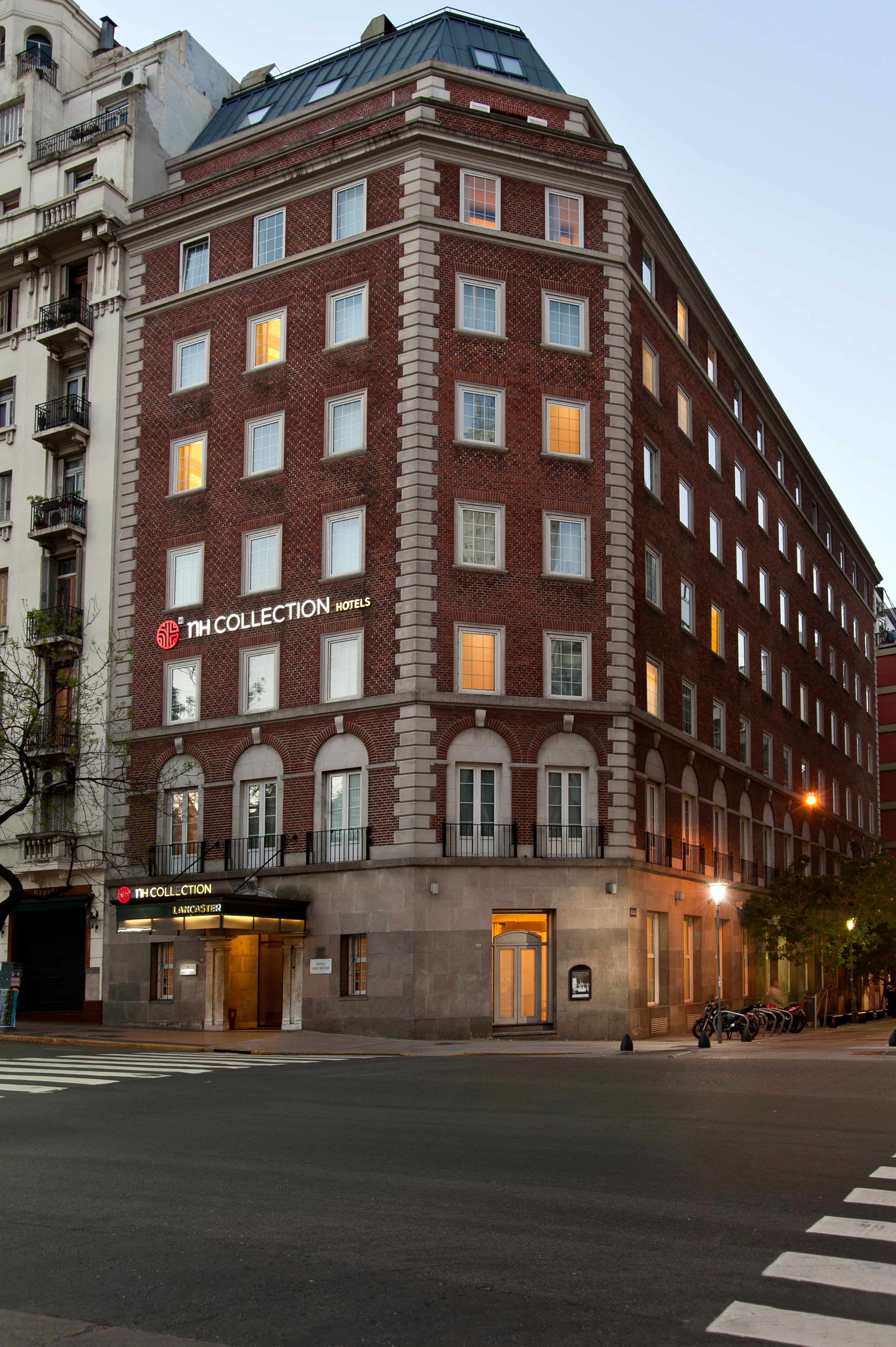Joyas patrimoniales: siete experiencias para disfrutar hoteles y casonas con historia 13 El Hotel Lancaster con su arquitectura inglesa