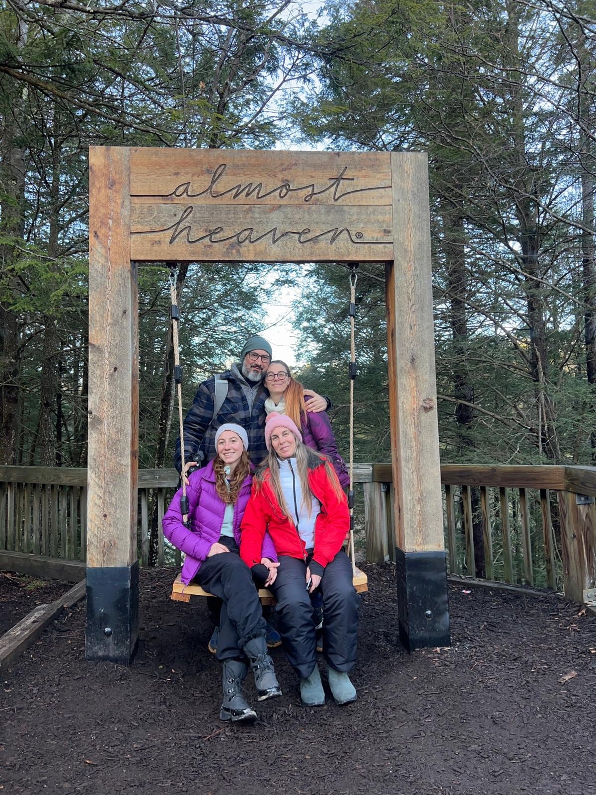 Erica Schiliemann, durante uno de los icónicos paseos de West Virginia, junto a su marido y a sus hijas, de visita en EEUU