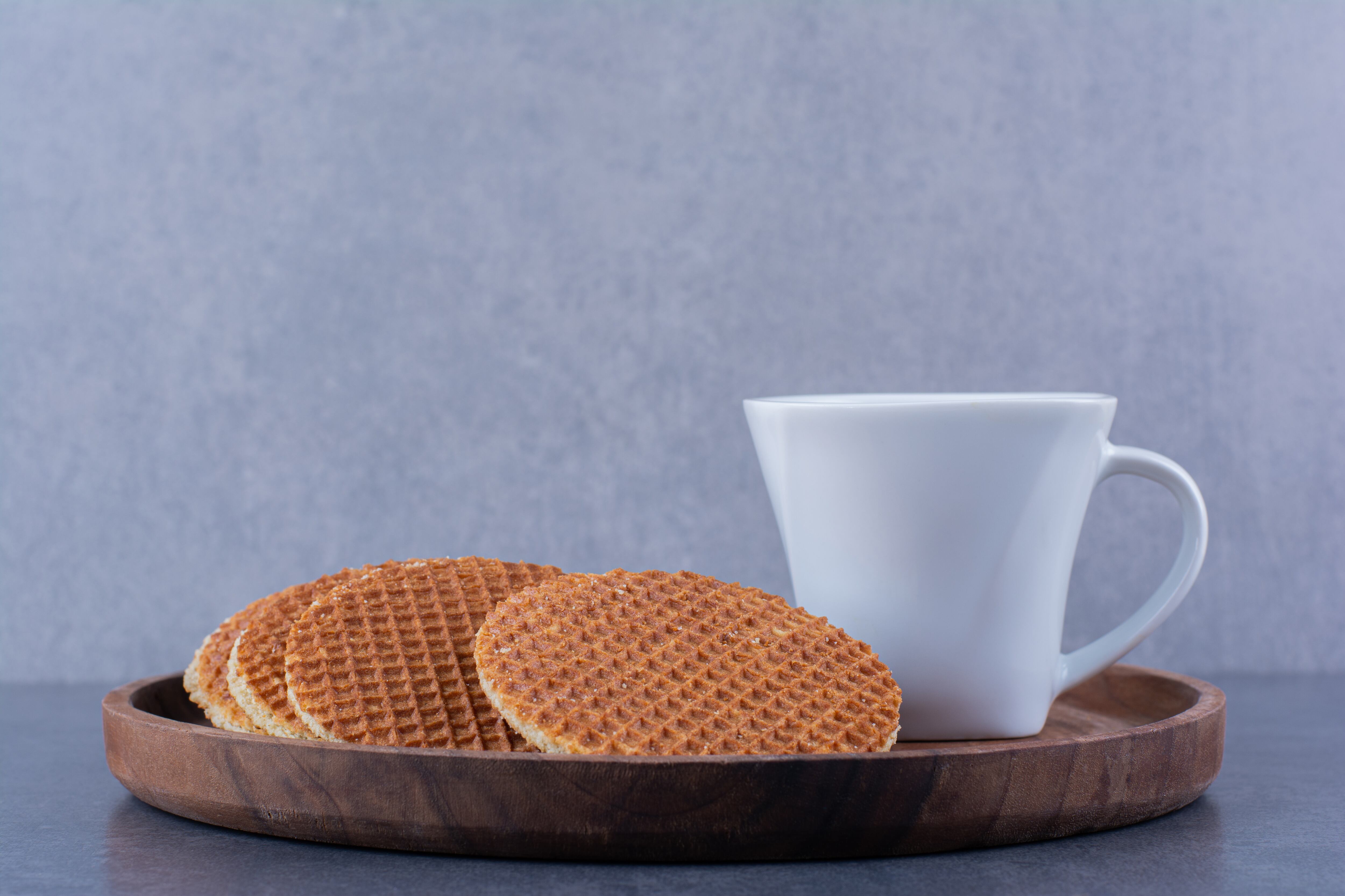 Las galletitas stroopwafel se suelen acompañar con té (Foto: Freepik)