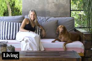 Las mascotas de la casa posan junto con sus dueños para Living