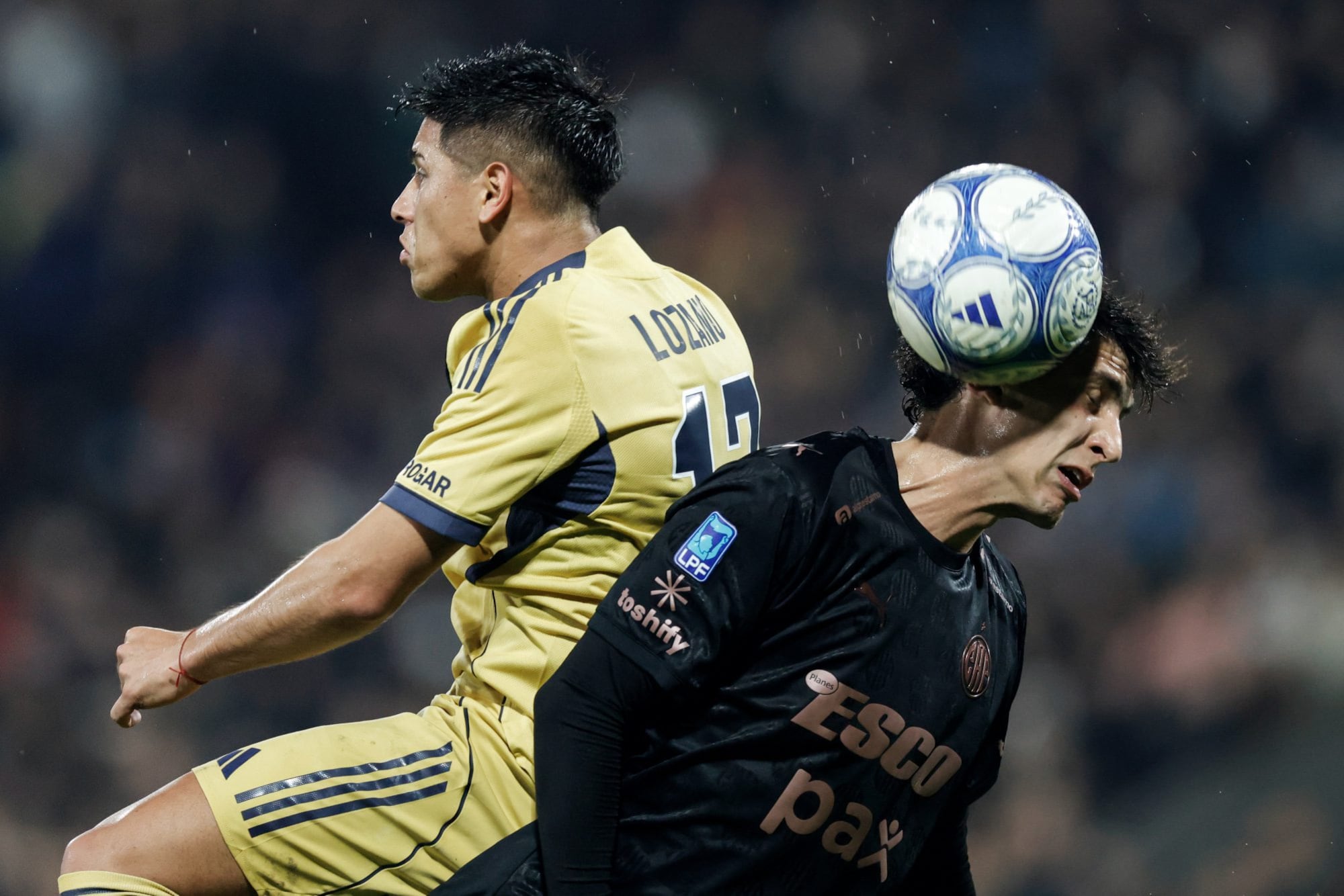Lozano y Giménez, lucha en el aire en Platense vs. Boca