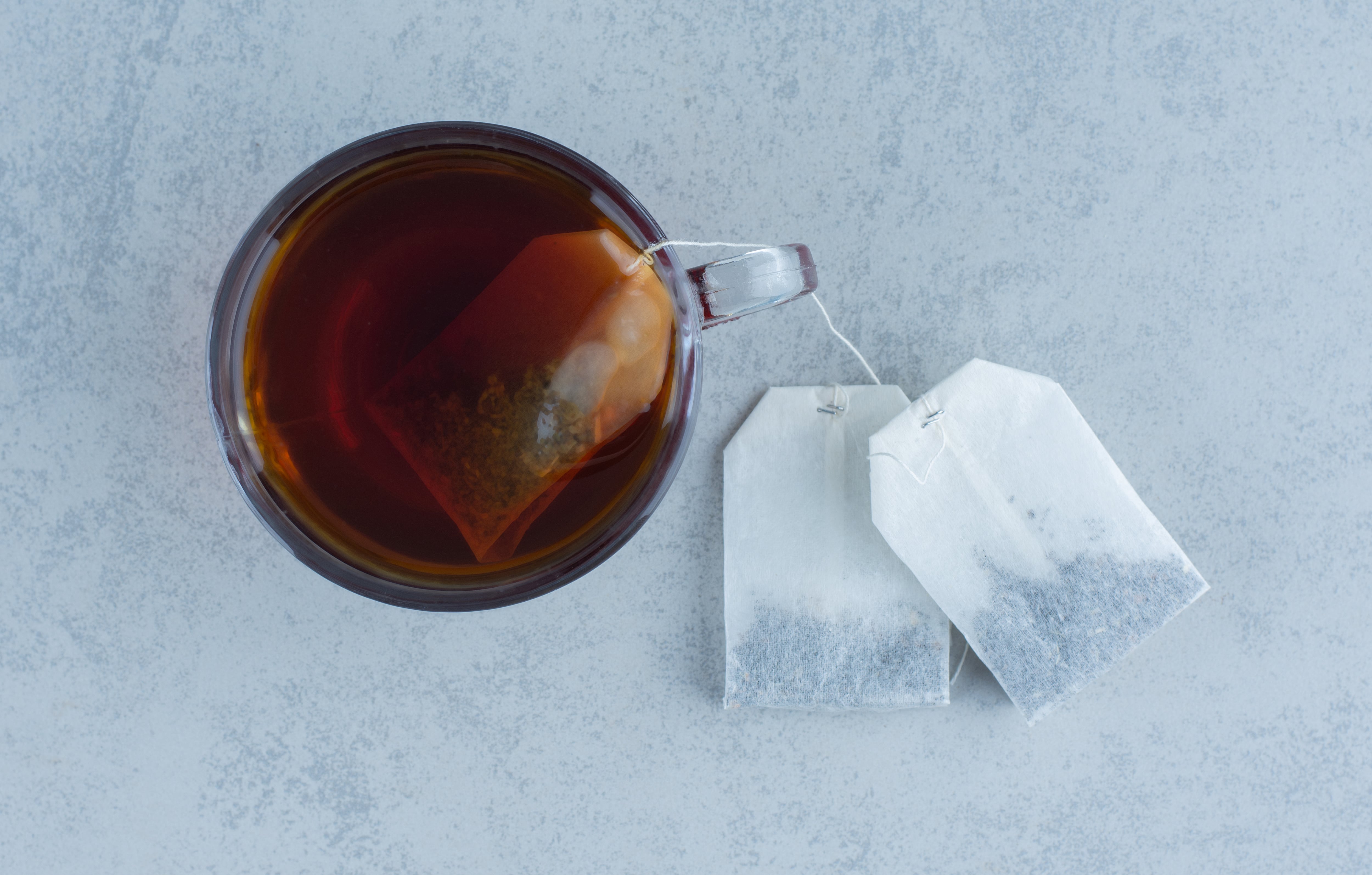 Los saquitos de té guardan propiedades que vale la pena utilizar (Foto: Freepik)