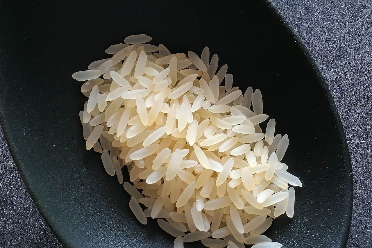 Los granos de arroz son claves para neutralizar olores