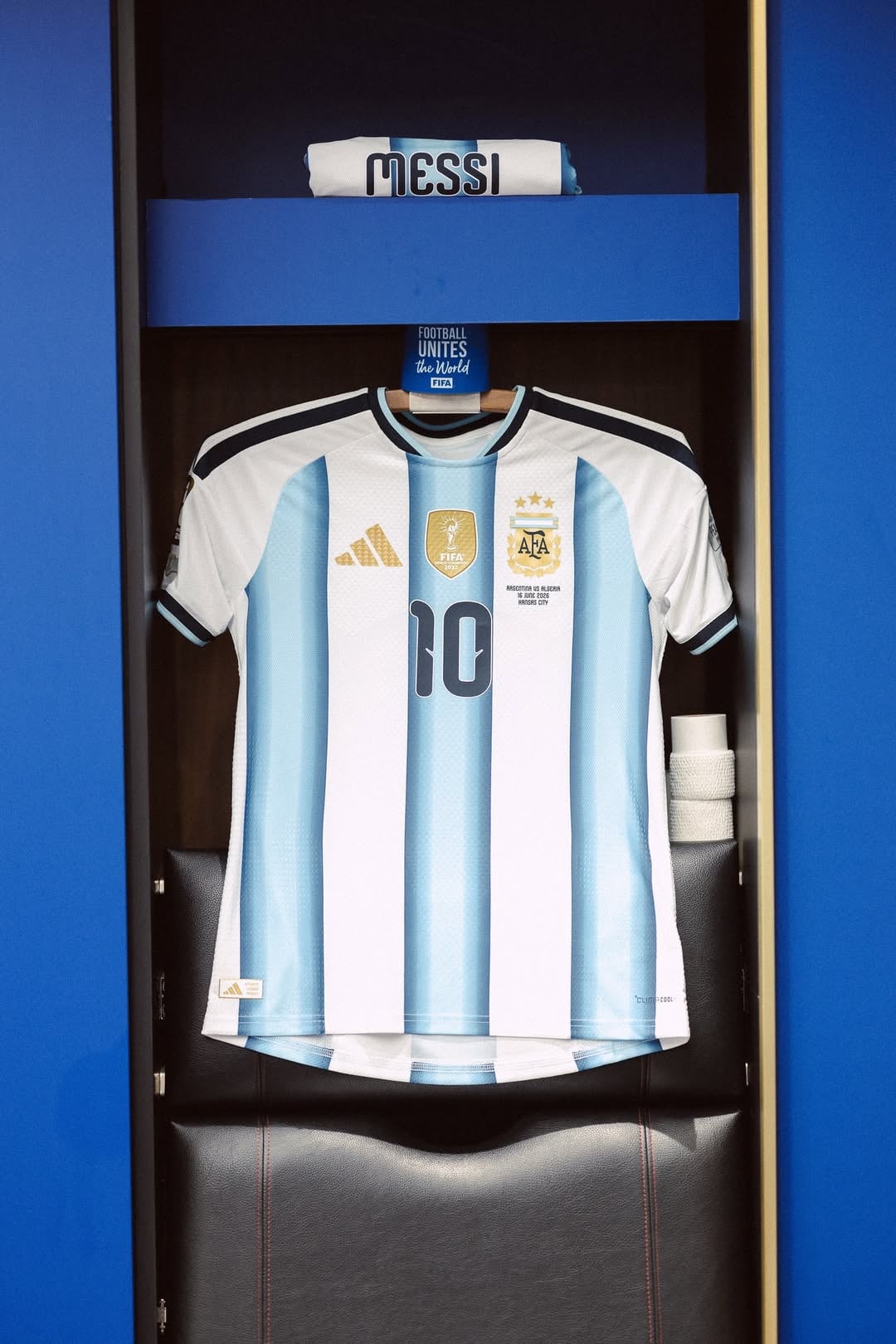 La Asociación del Fútbol Argentino (AFA) compartió imágenes del vestuario de la selección antes del duelo ante Argelia