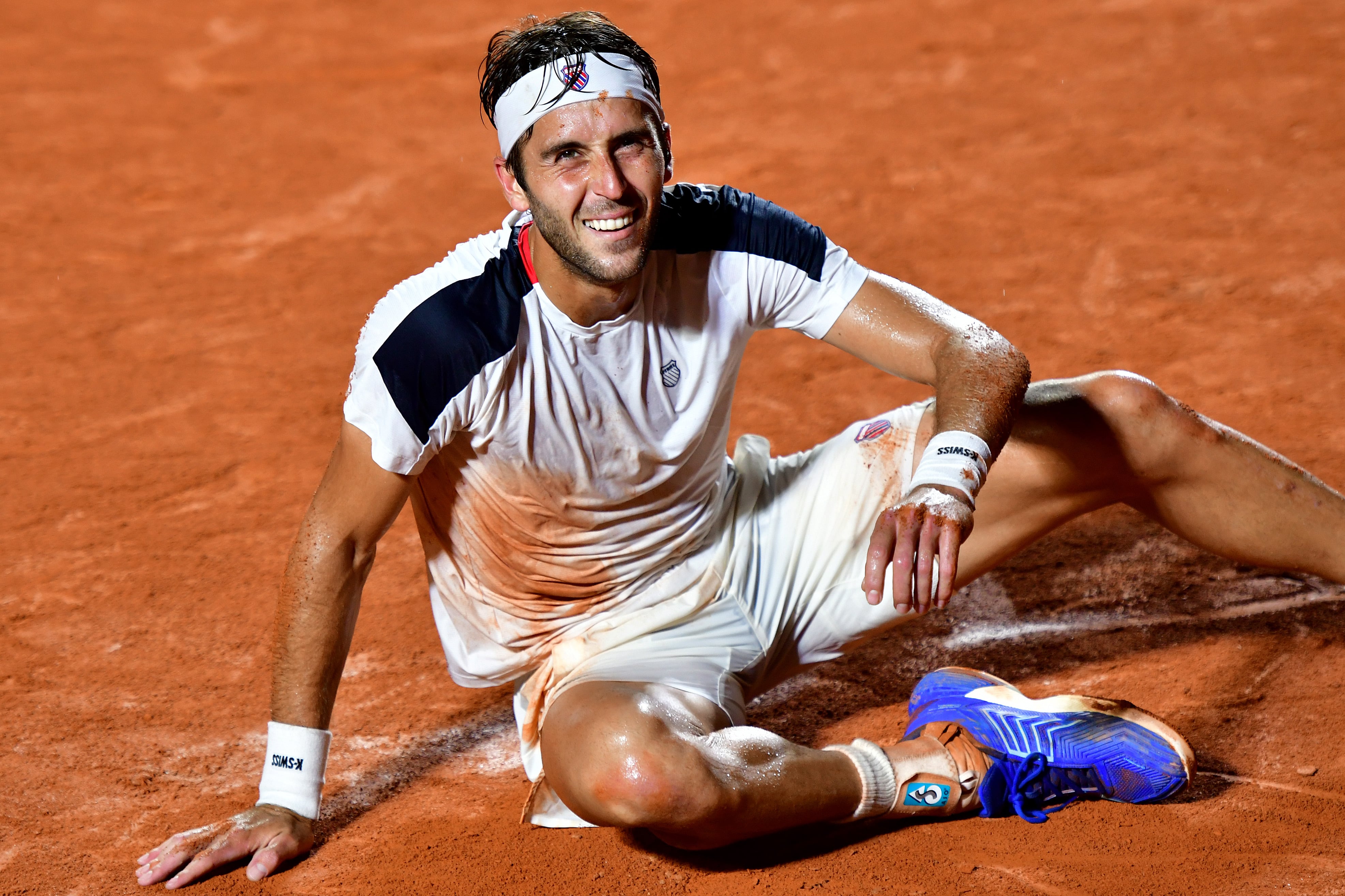 La emoción de Tomás Etcheverry al concretar la victoria de su carrera, ante Alejandro Tabilo, en la final del Río Open