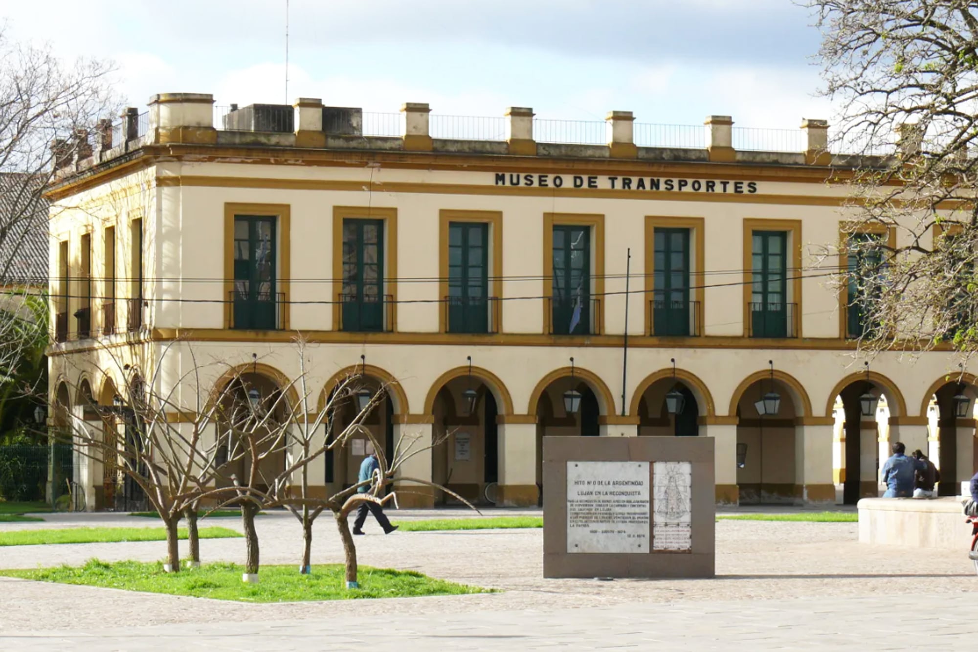 El Museo de Transporte de Luján se creó en el año 1940 y es parte del Complejo Museográfico provincial Enrique Udaondo