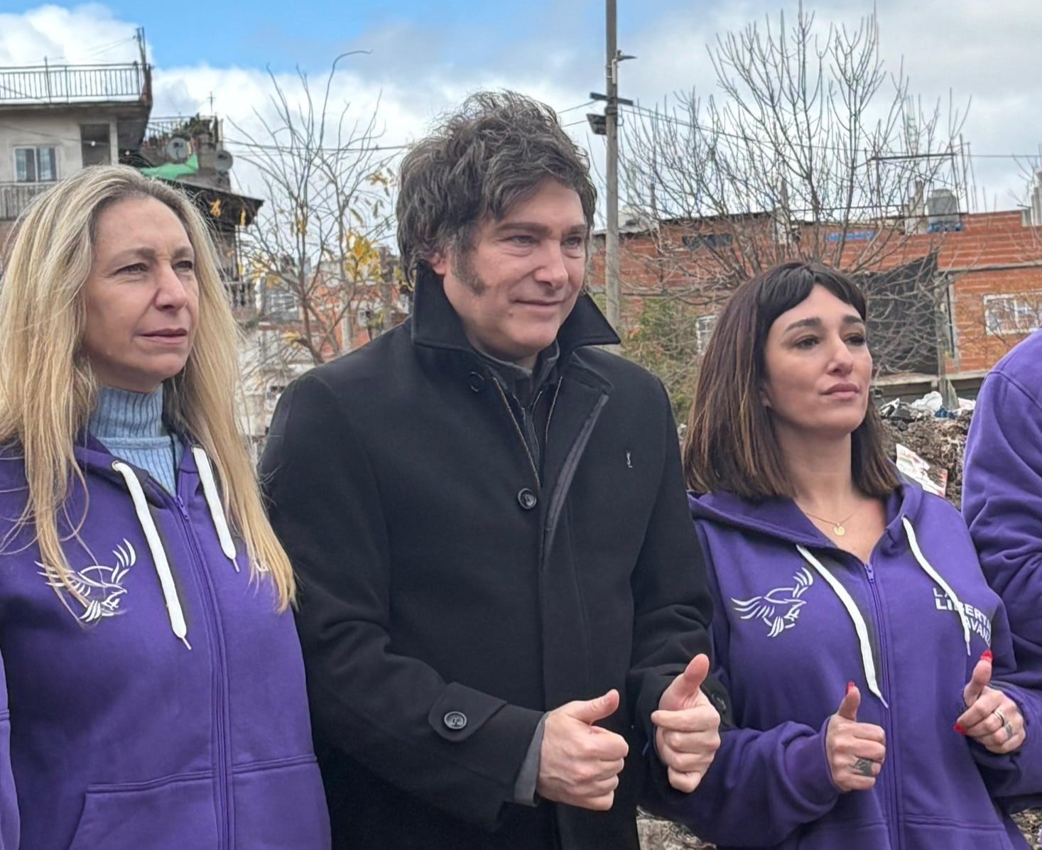 Leila Gianni junto a los Milei, en Villa Celina, durante la campaña de 2025
