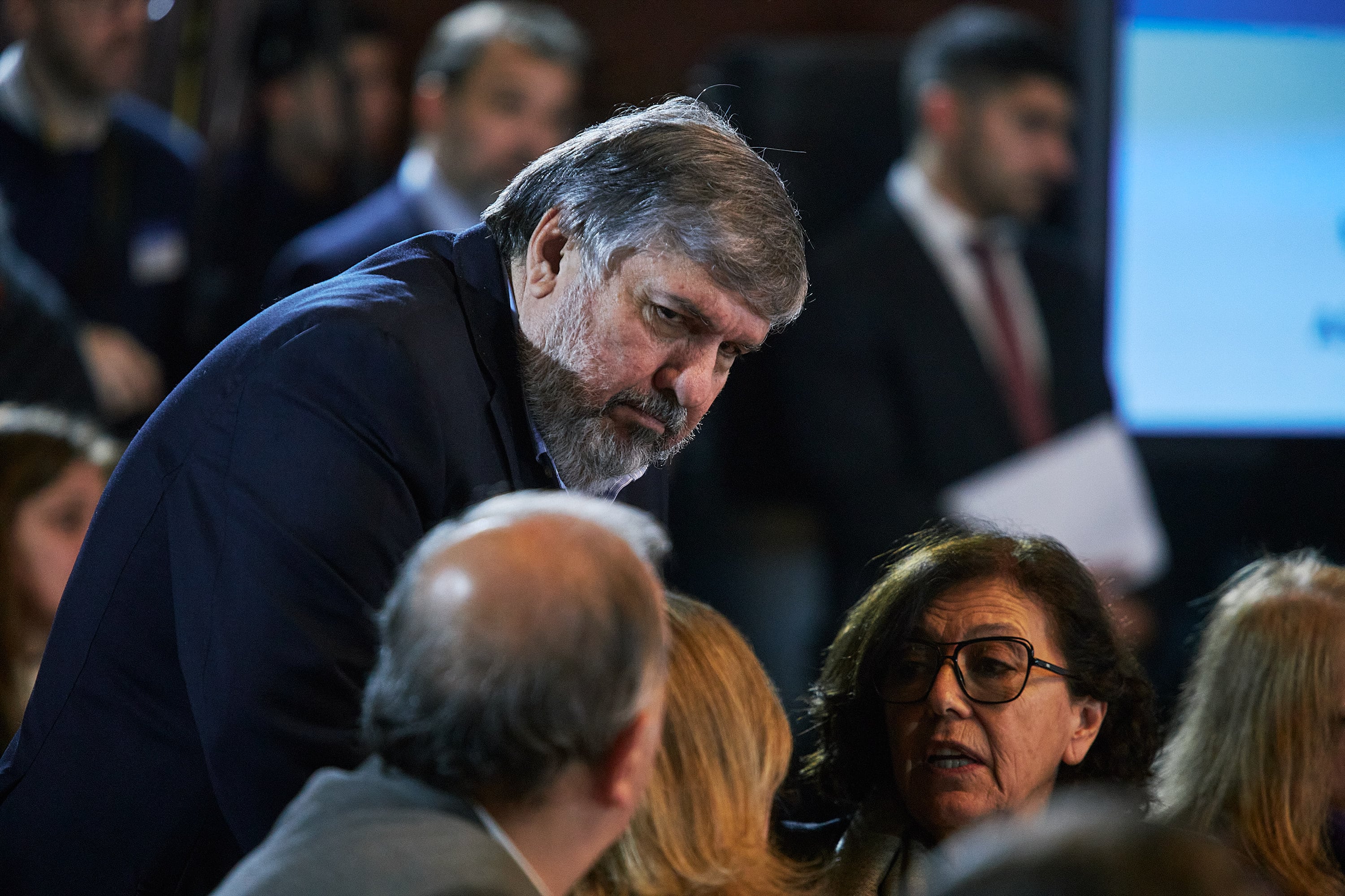 El senador Jose Mayans durante la reunión en comisión por el tratamiento del proyecto de Ley de Bases.