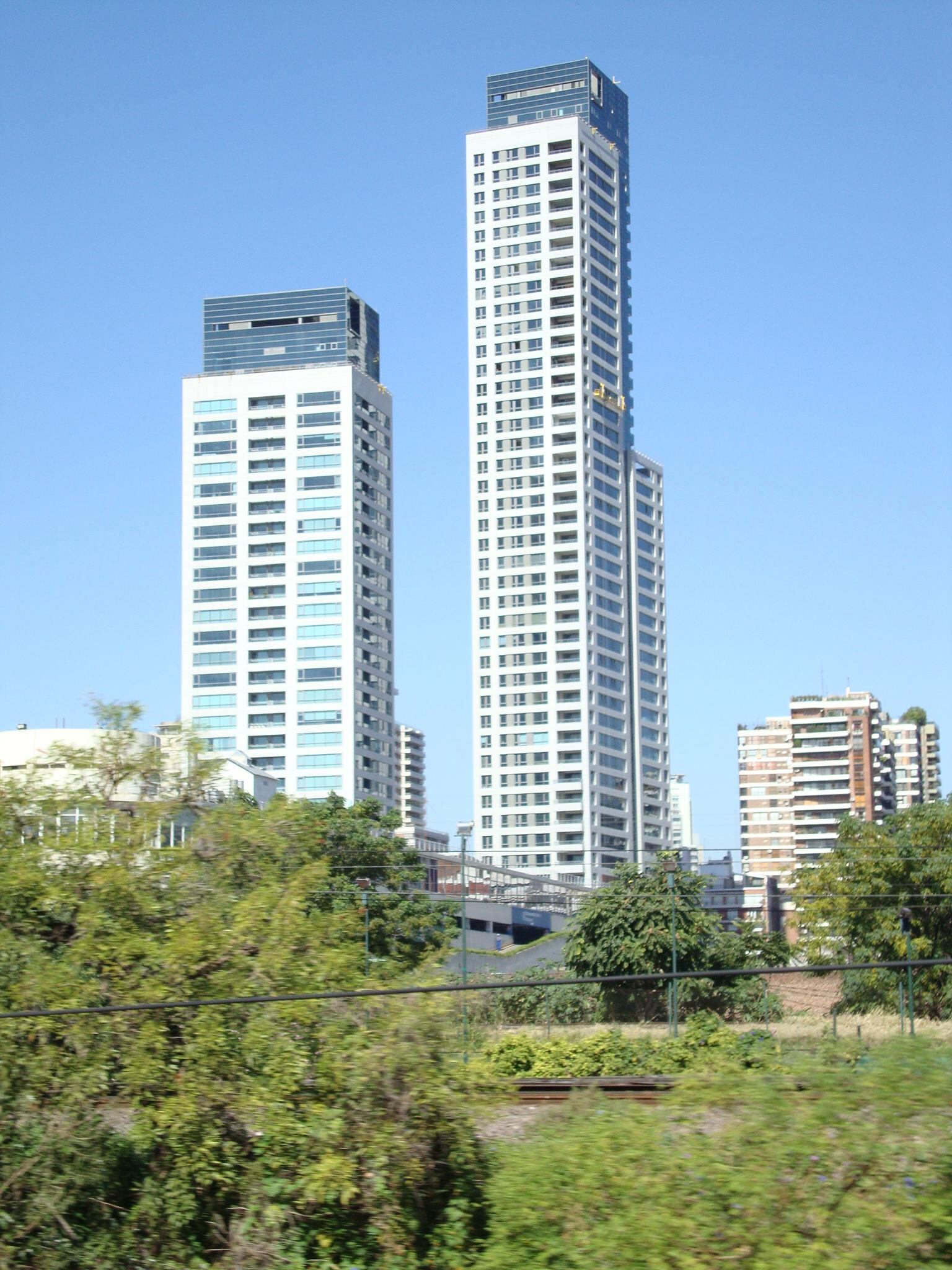 Le Parc Figueroa Alcorta, con su arquitectura imponente y vistas panorámicas, se ha consolidado como uno de los desarrollos residenciales más prestigiosos de Buenos Aires