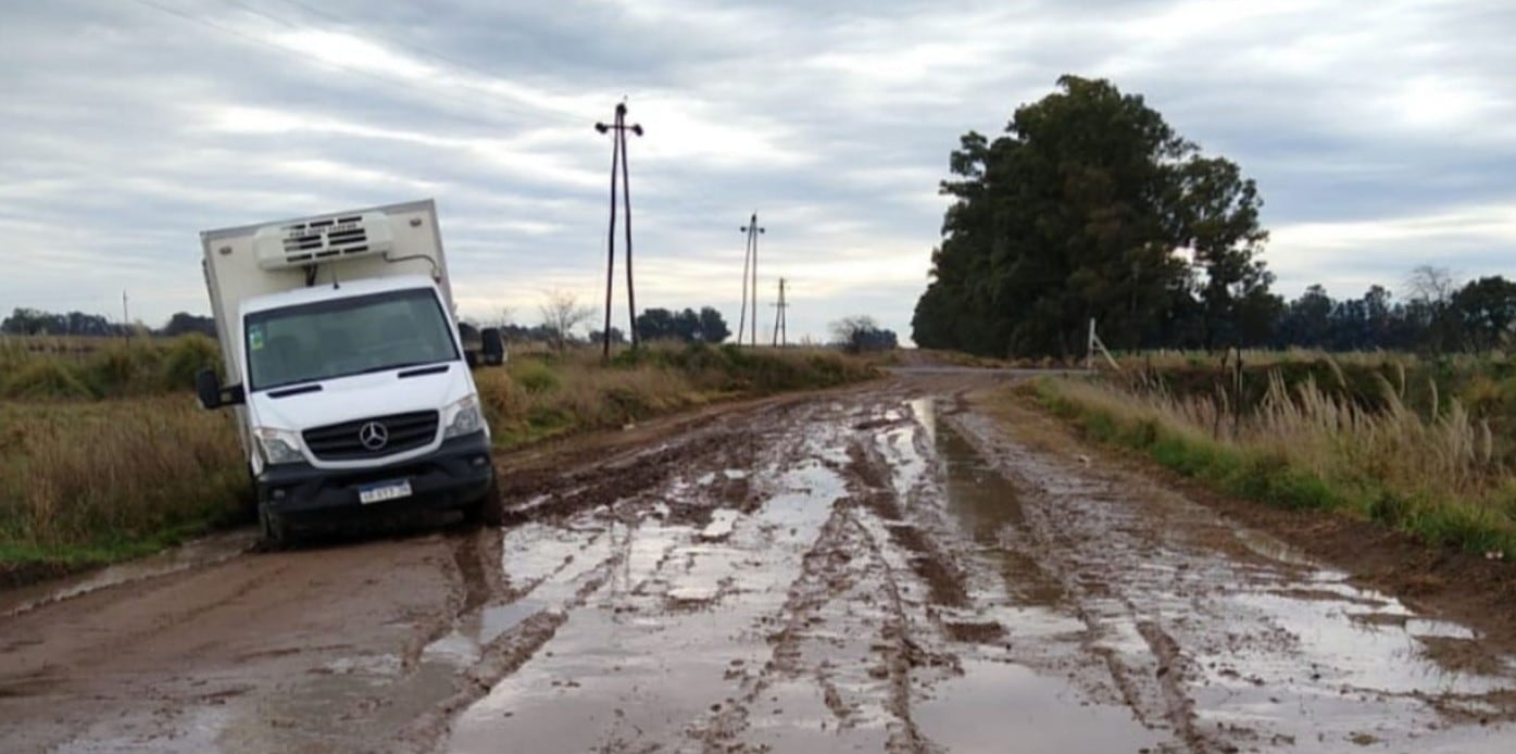 Según el relevamiento, el 68% de los productores afirmó haber sufrido pérdidas económicas por demoras o por la imposibilidad de retirar la producción de los campos debido al mal estado de los caminos