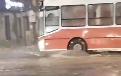 Las fotos y los videos más impactantes del temporal en el AMBA: hasta cuándo seguirá la alerta naranja por tormentas