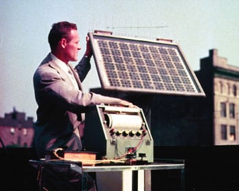 El primer panel solar de Bell Labs en 1954 (memorial.bellsystem.com)