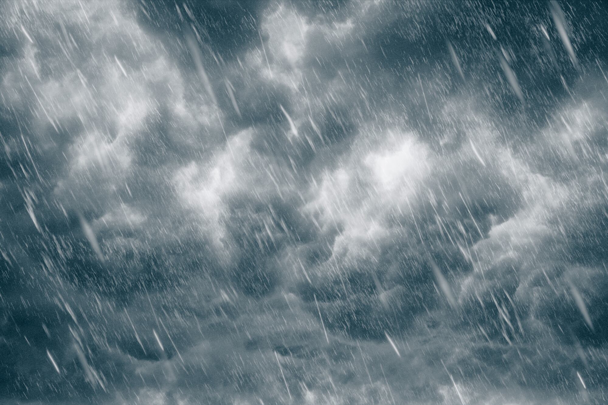 Mientras el centro del estado se prepara para un aire más seco, el sur enfrenta un riesgo de inundaciones repentinas debido a acumulados de lluvia