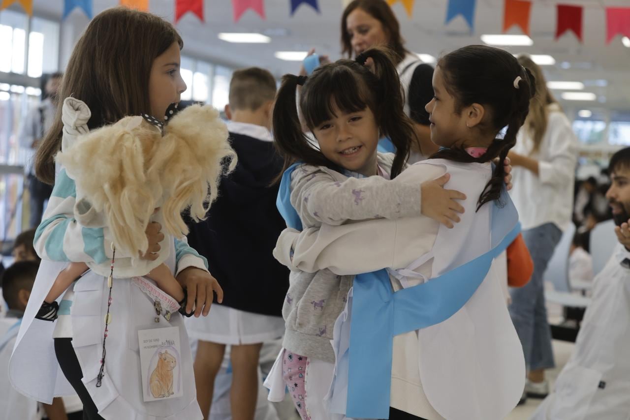 Familias del complejo celebraron contar por primera vez con primaria y secundaria dentro del barrio
