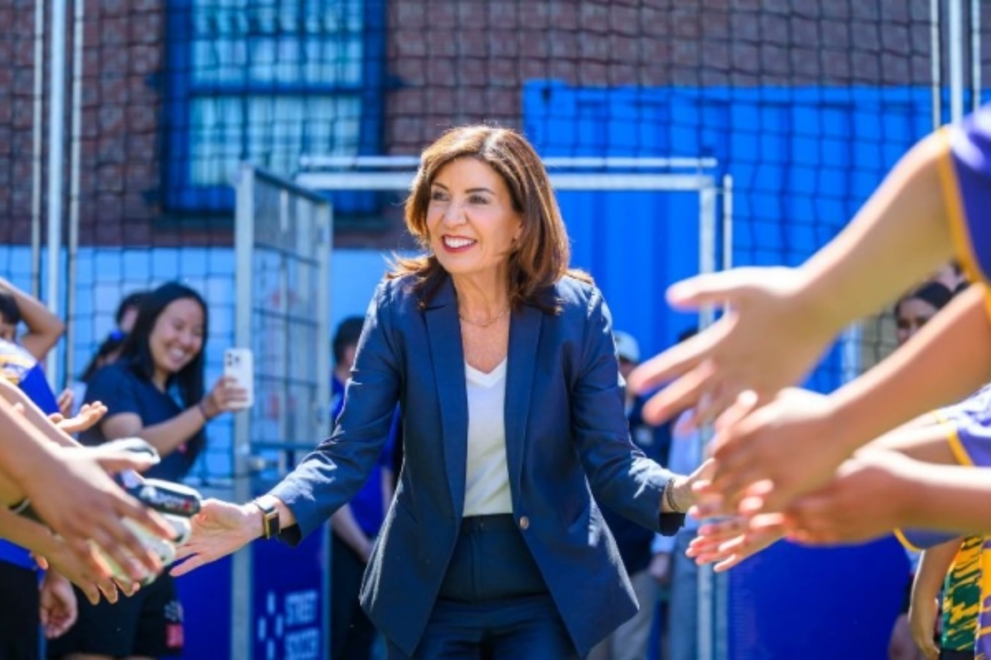Hochul anuncia descuentos en el transporte para fanáticos del Mundial en Nueva York: "No pueden superar esta oferta"