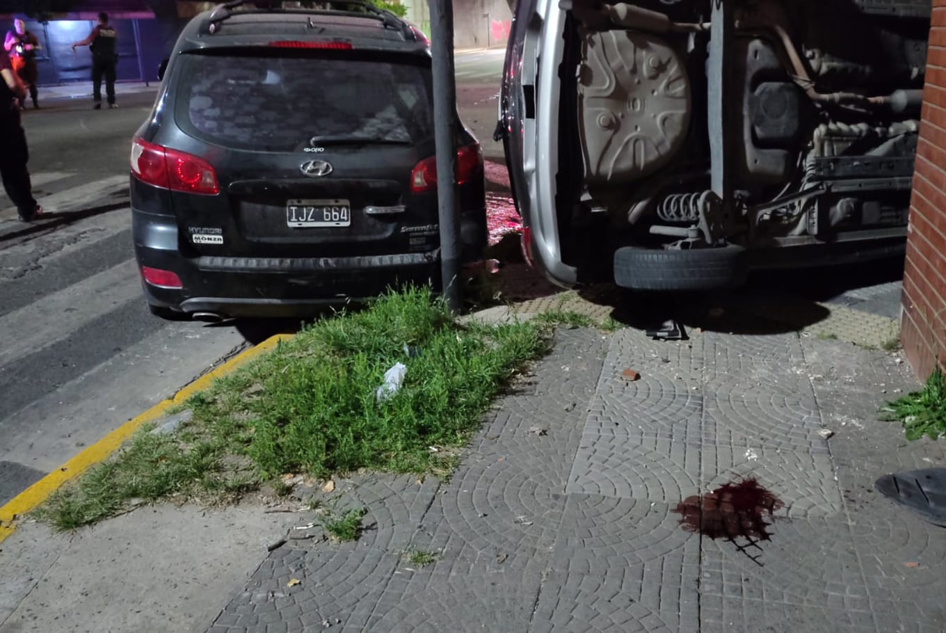 Choque y vuelco en Flores