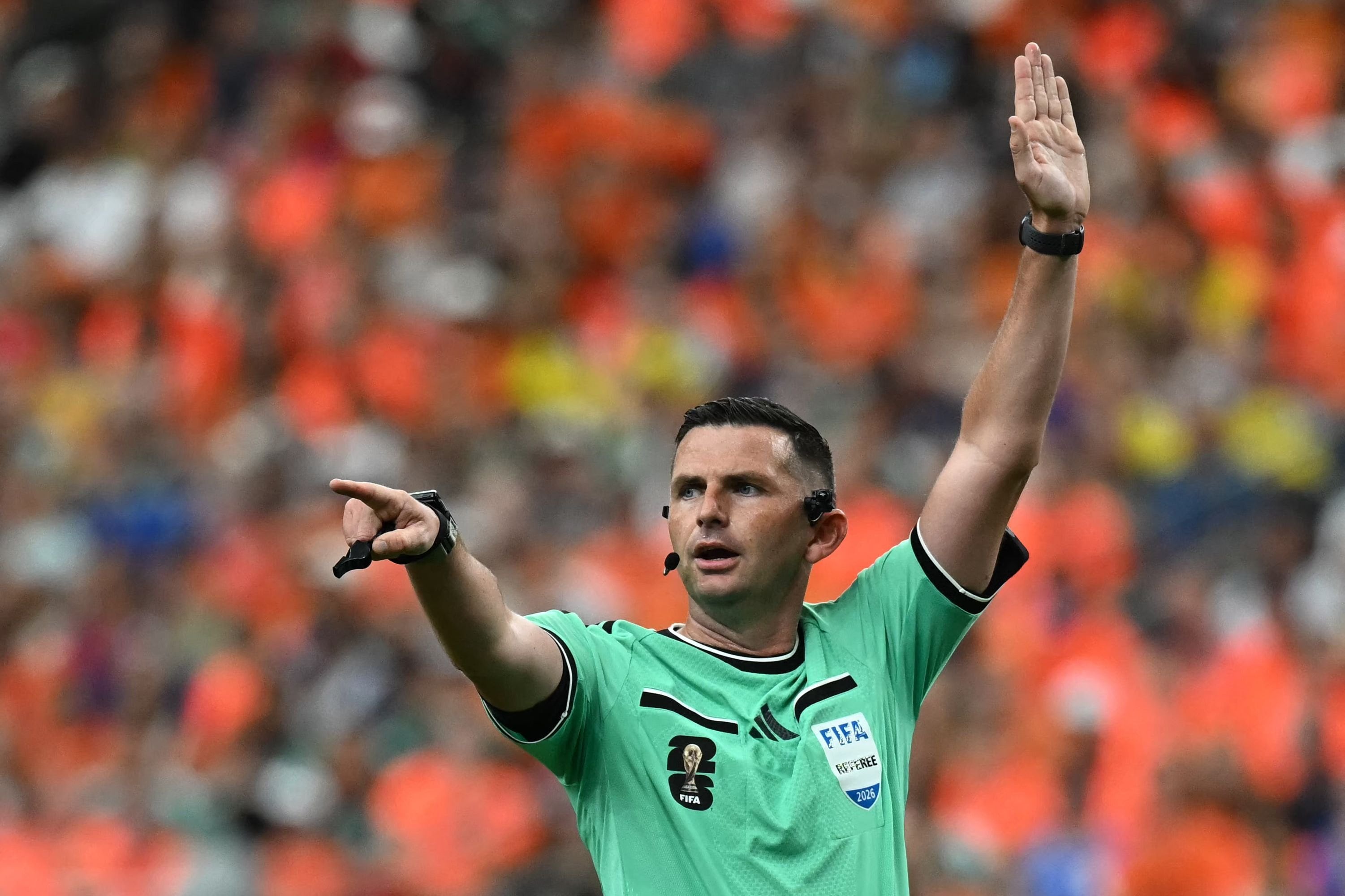 Michael Oliver será el árbitro del partido