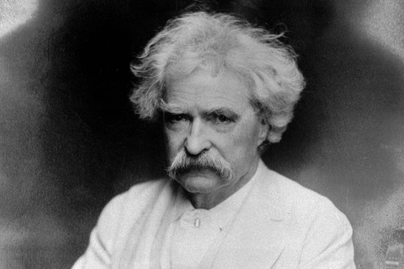 Mark Twain, escritor: “Nunca discutas con gente estúpida; te arrastrarán a su nivel y entonces te ganarán con la experiencia”