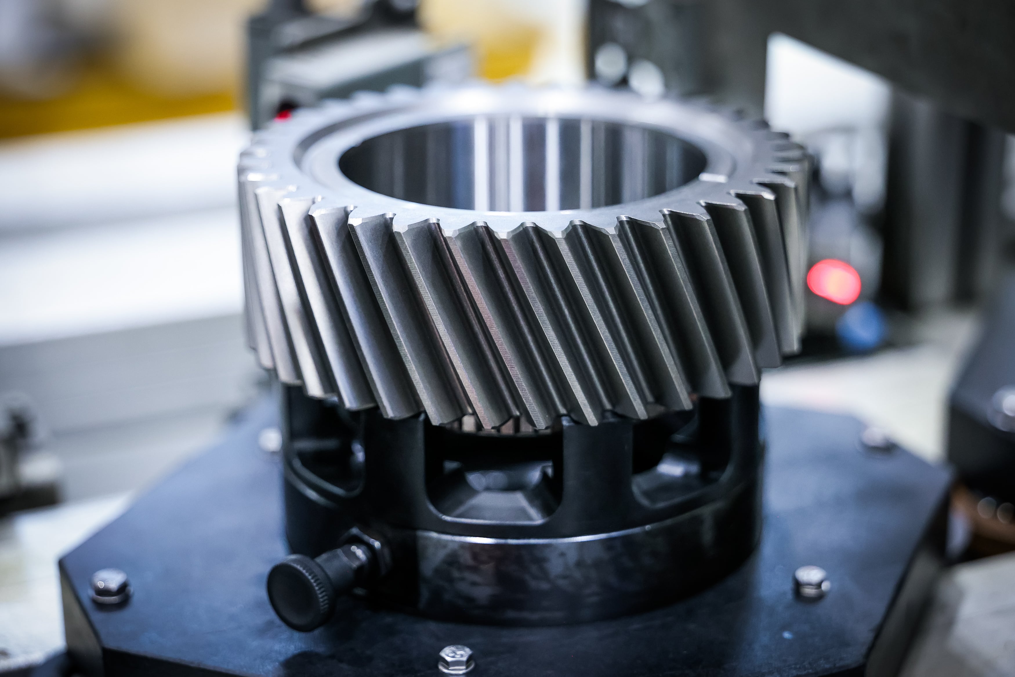 Desde 2001 comenzó un proceso de reconversión hacia la producción de componentes de transmisión para cajas y diferenciales