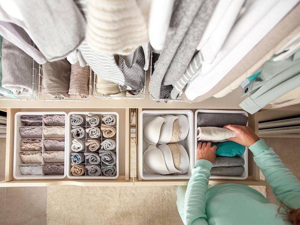 El método KonMari consiste en conservar únicamente las prendas que